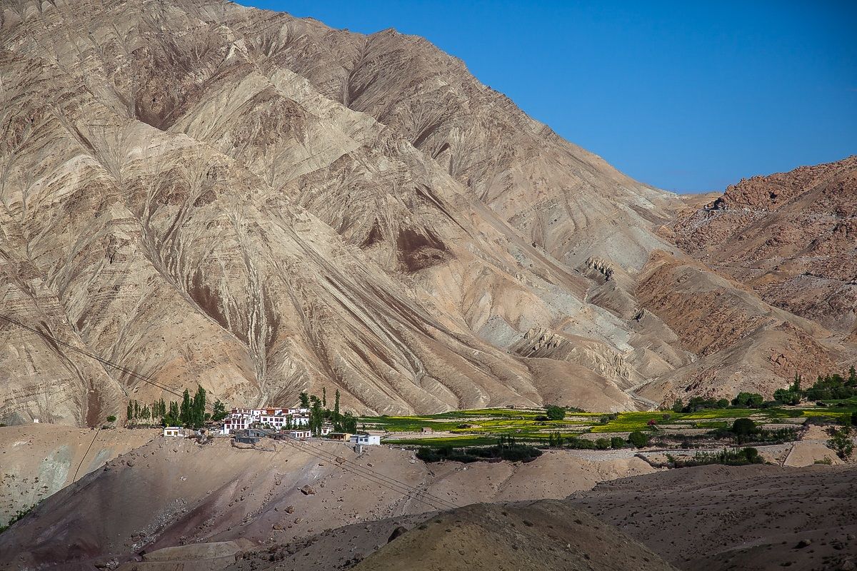 Valley of Zanskar - Ladakh - Village of Yangtan...