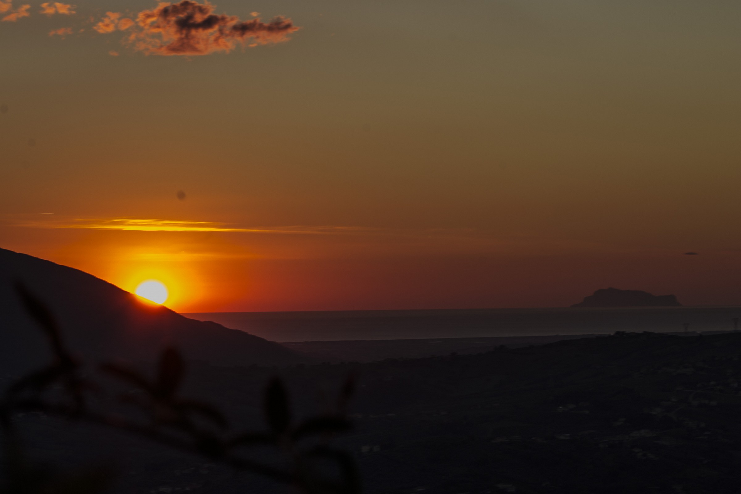 Il golfo di Salerno e l'isola di Capri al tramonto....