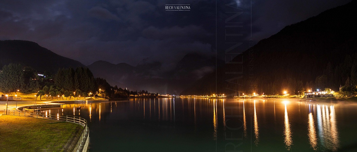 luci in notturna al lago di Auronzo...