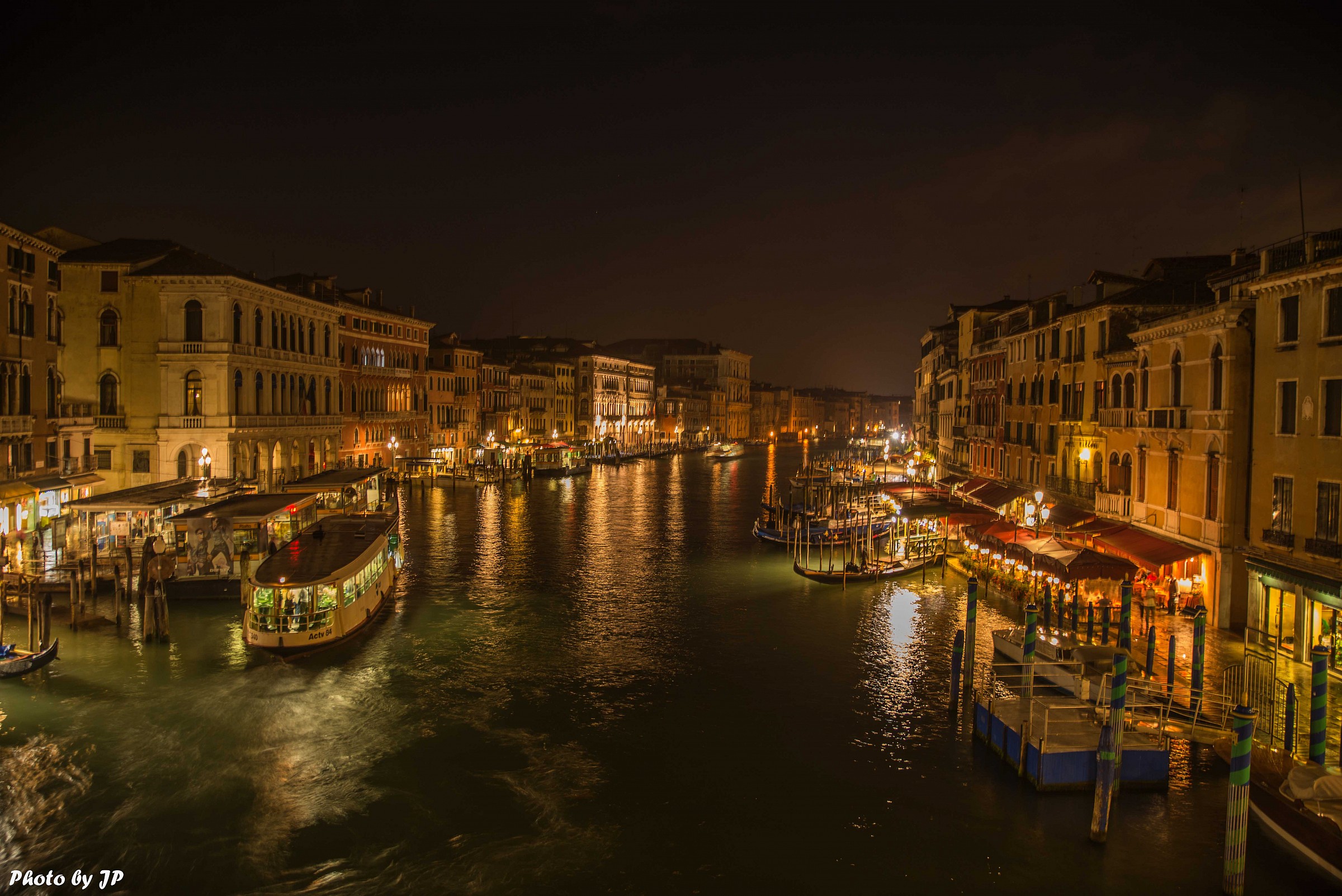 View on the Grand Canal from the Rialto Bridge...