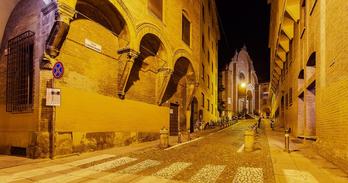 Alley Monticelli, Piazza San Giovanni in Monte-Bologna...