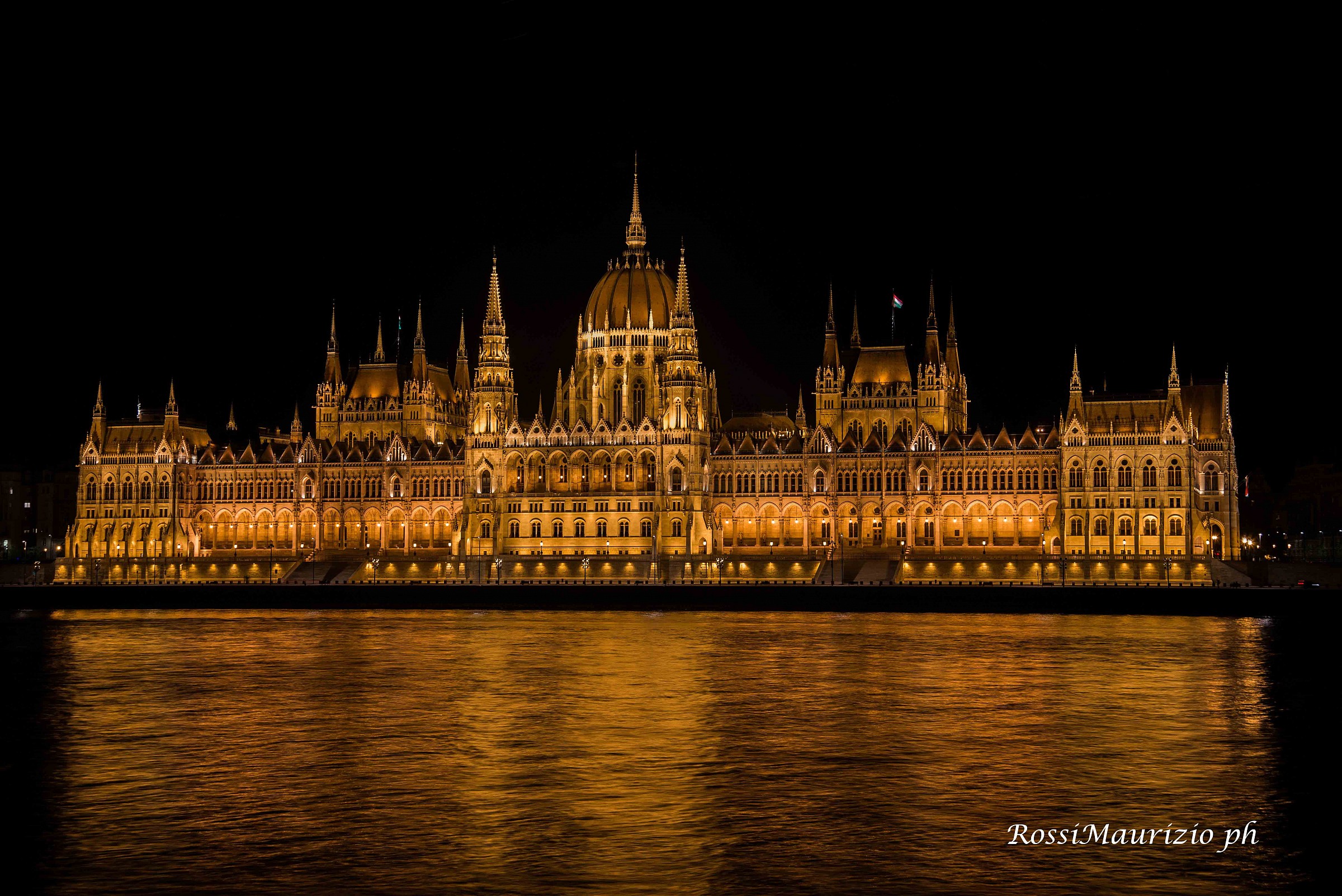 On the banks of the Danube gold ........