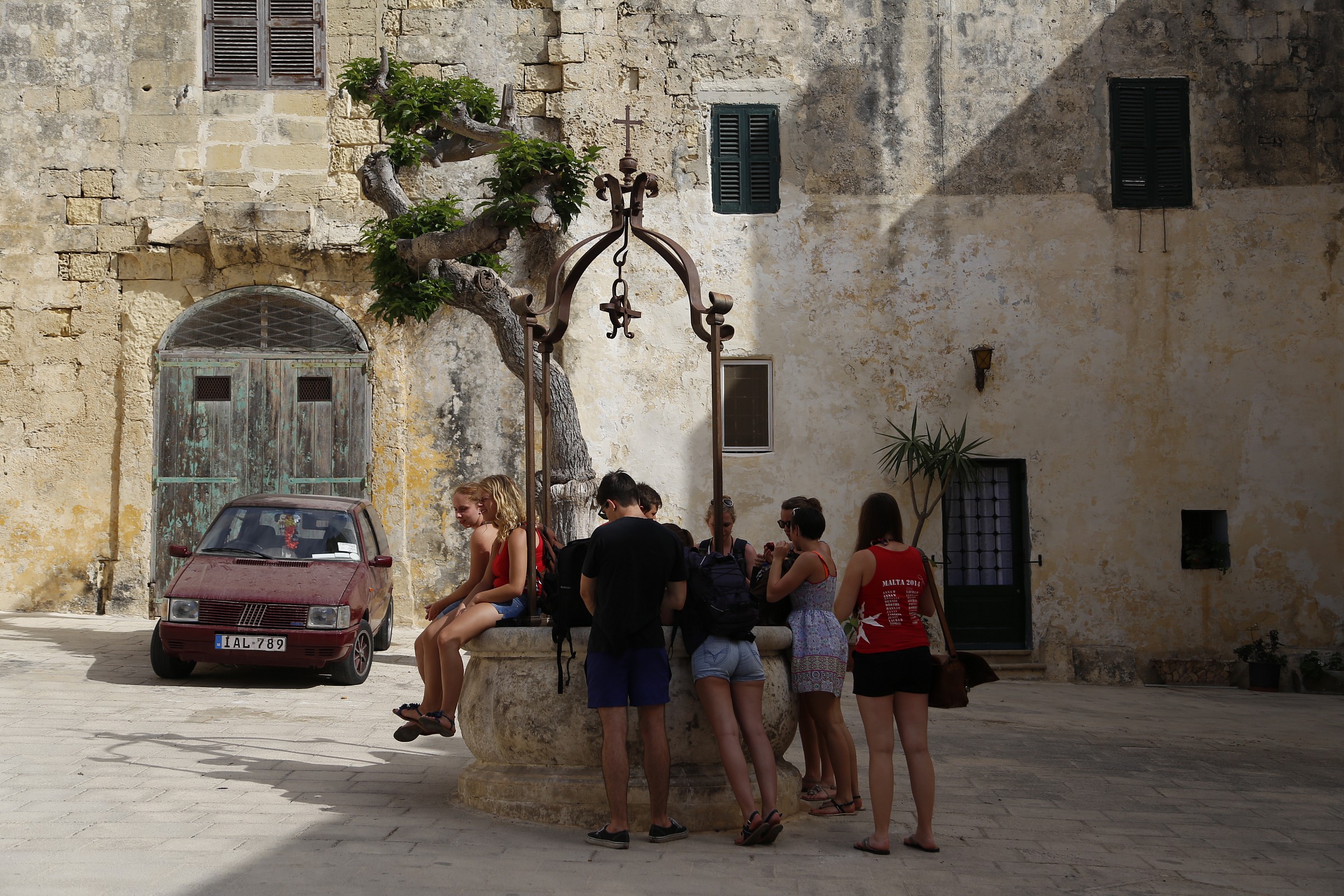 Malta antica con ragazze...