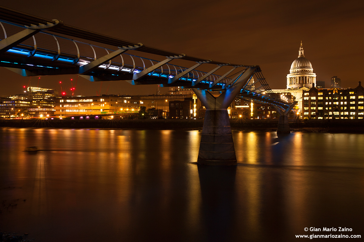 London by night - 19...