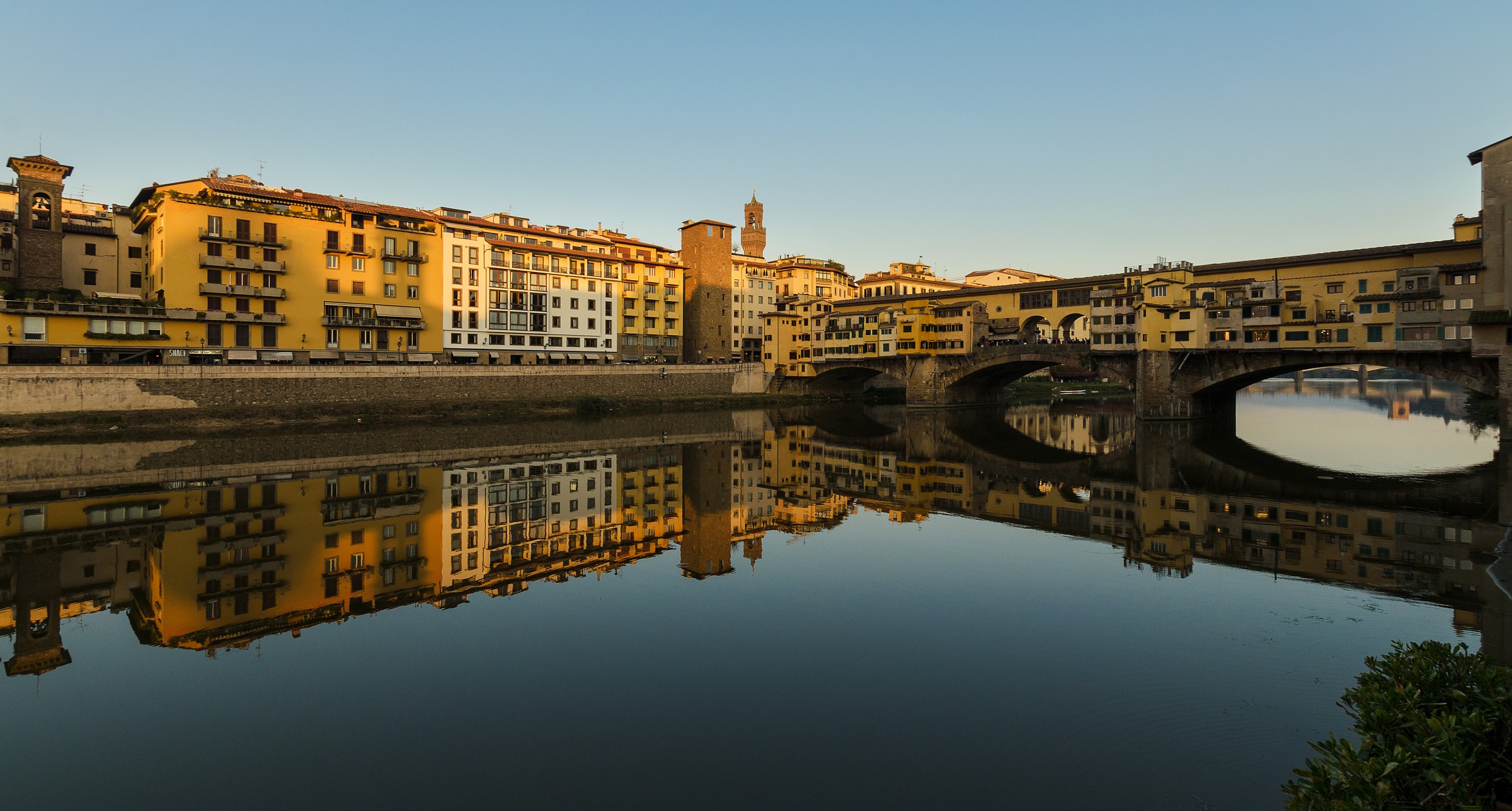 Lungarno Acciaiuoli, Ponte Vecchio - Florence...