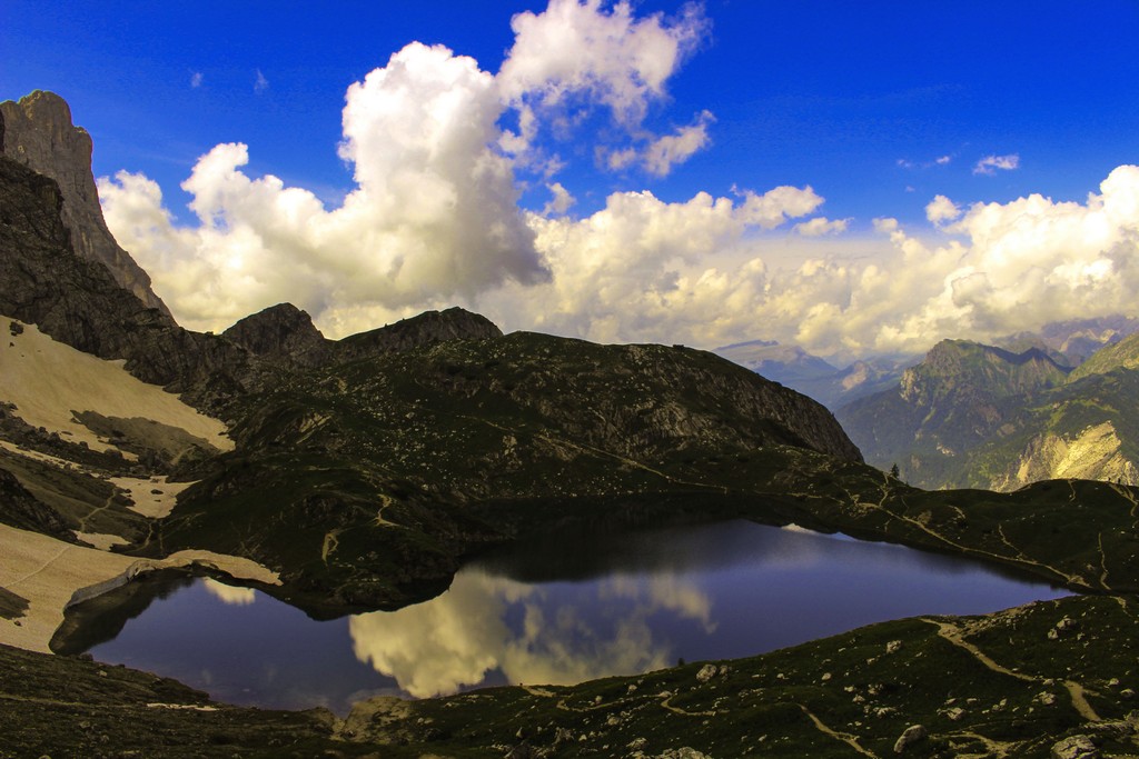 Dolomiti - lago di Coldai...