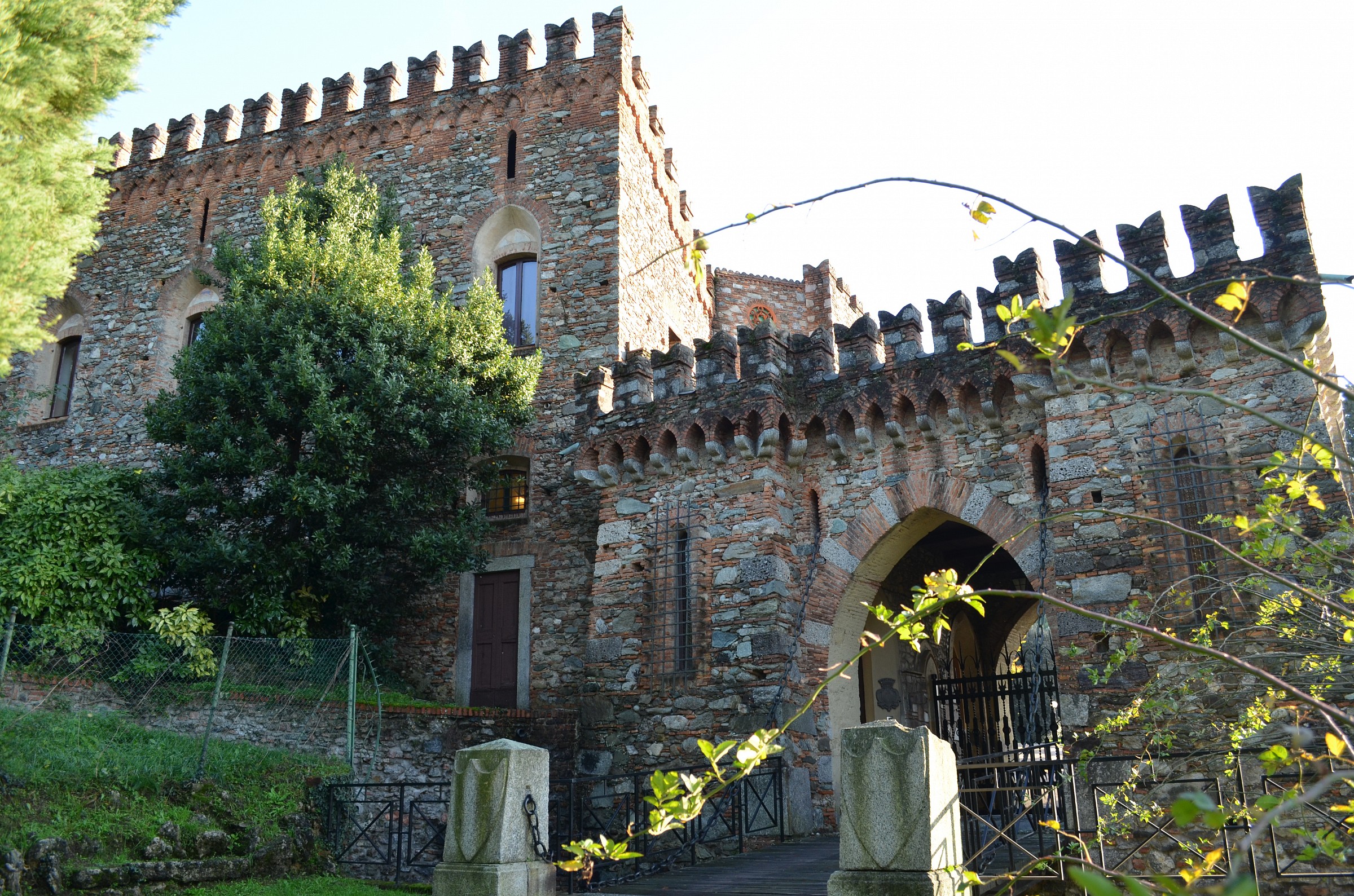 Castle Monguzzo of the tenth century...