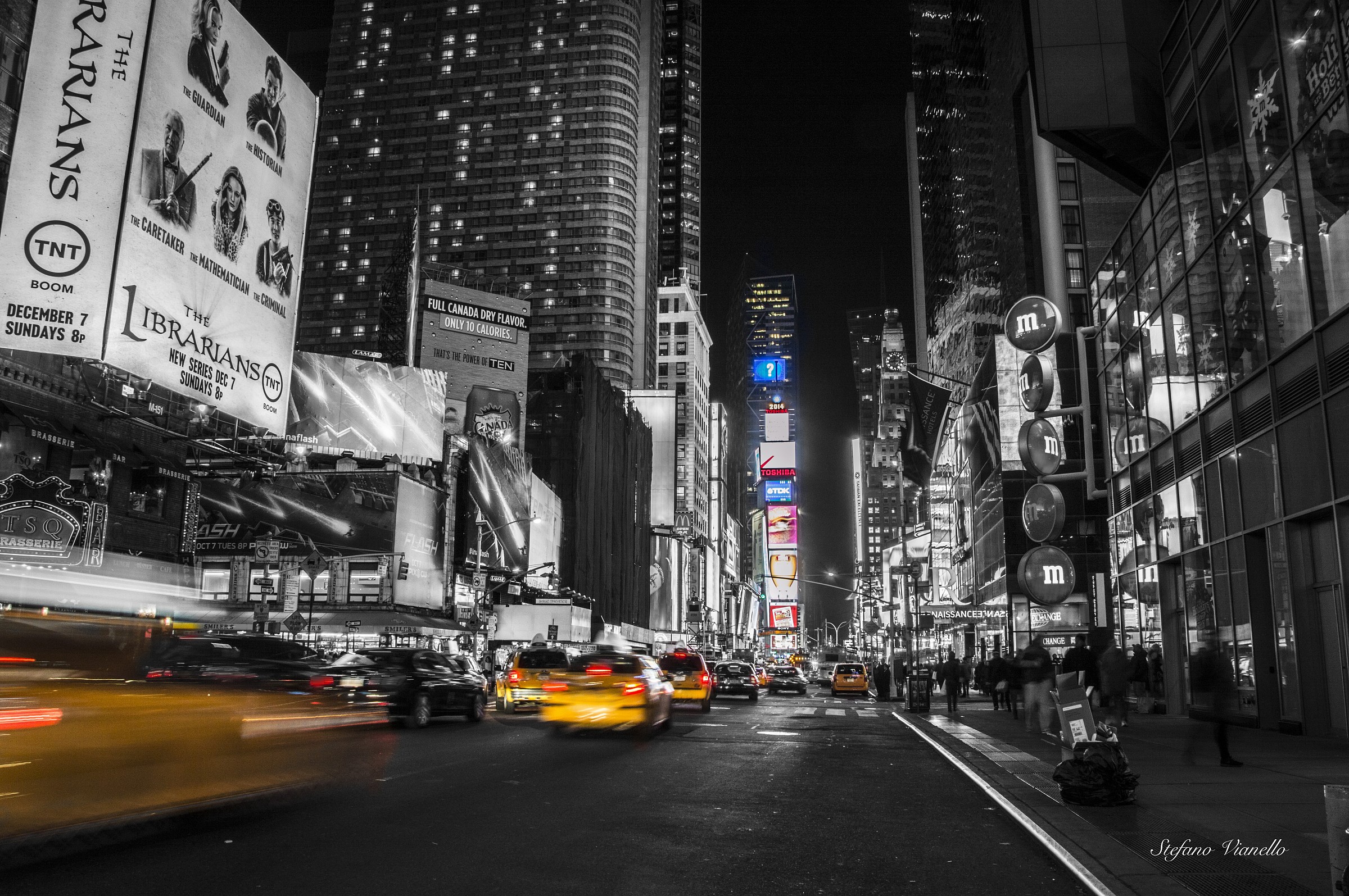 Times square black and white and yellow .......!...