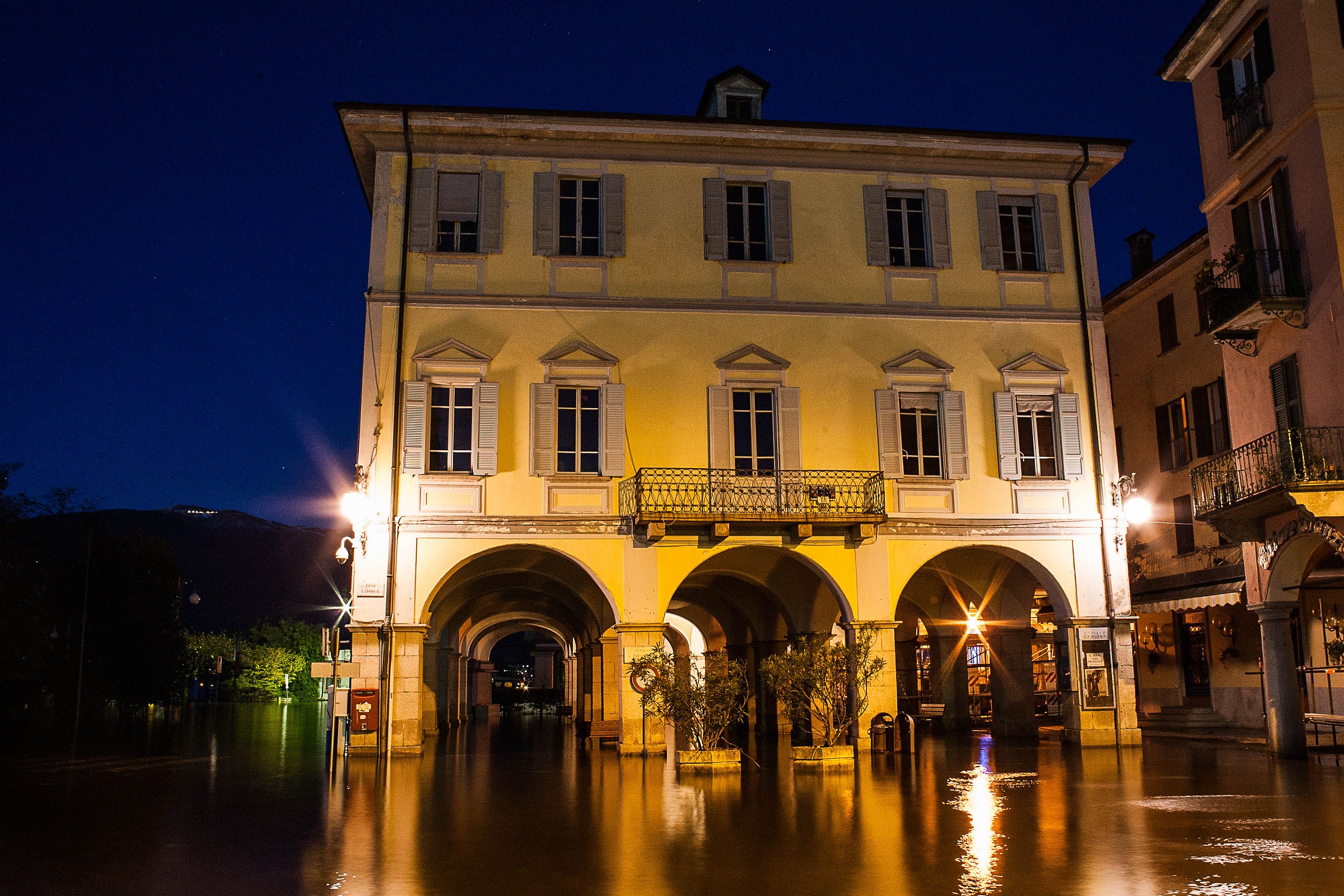 Flooding of Lake Maggiore (Pallanza)...