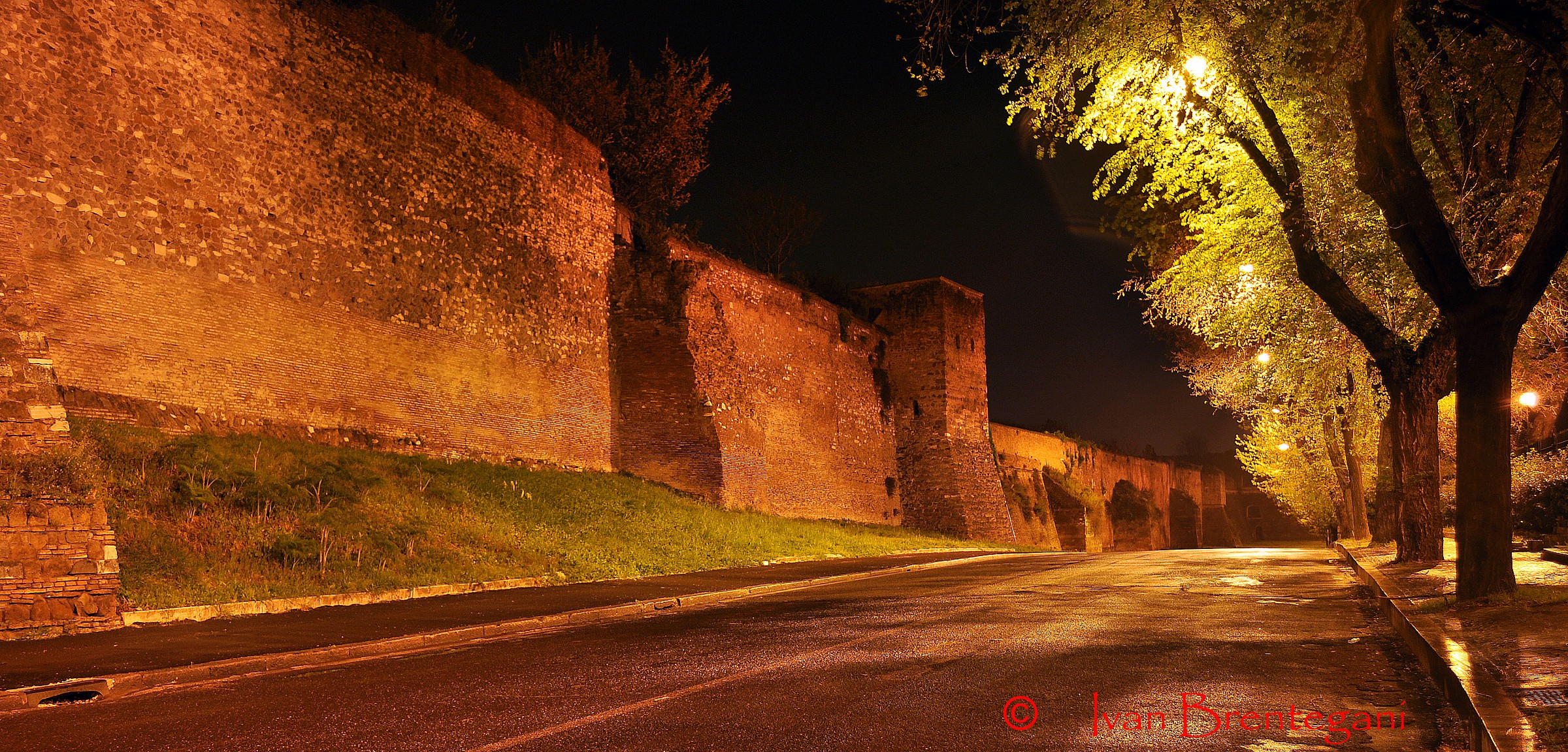 Le vecchie mura romane vicino a Porta Ardeatina...