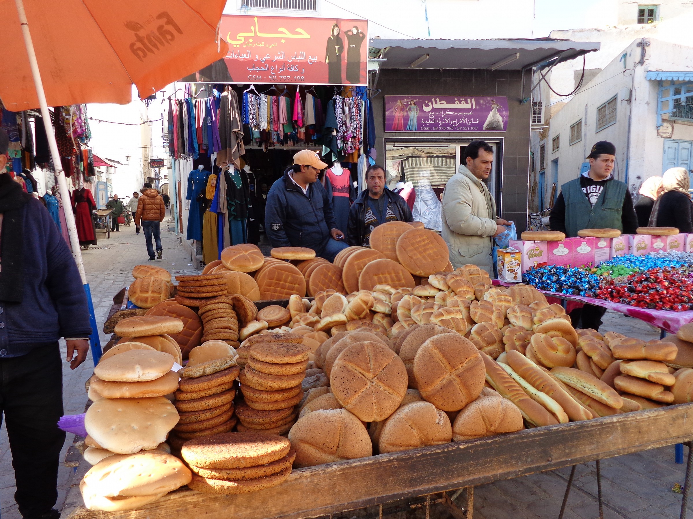 A passeggio per le vie di Kairouan: il vero pane arabo...
