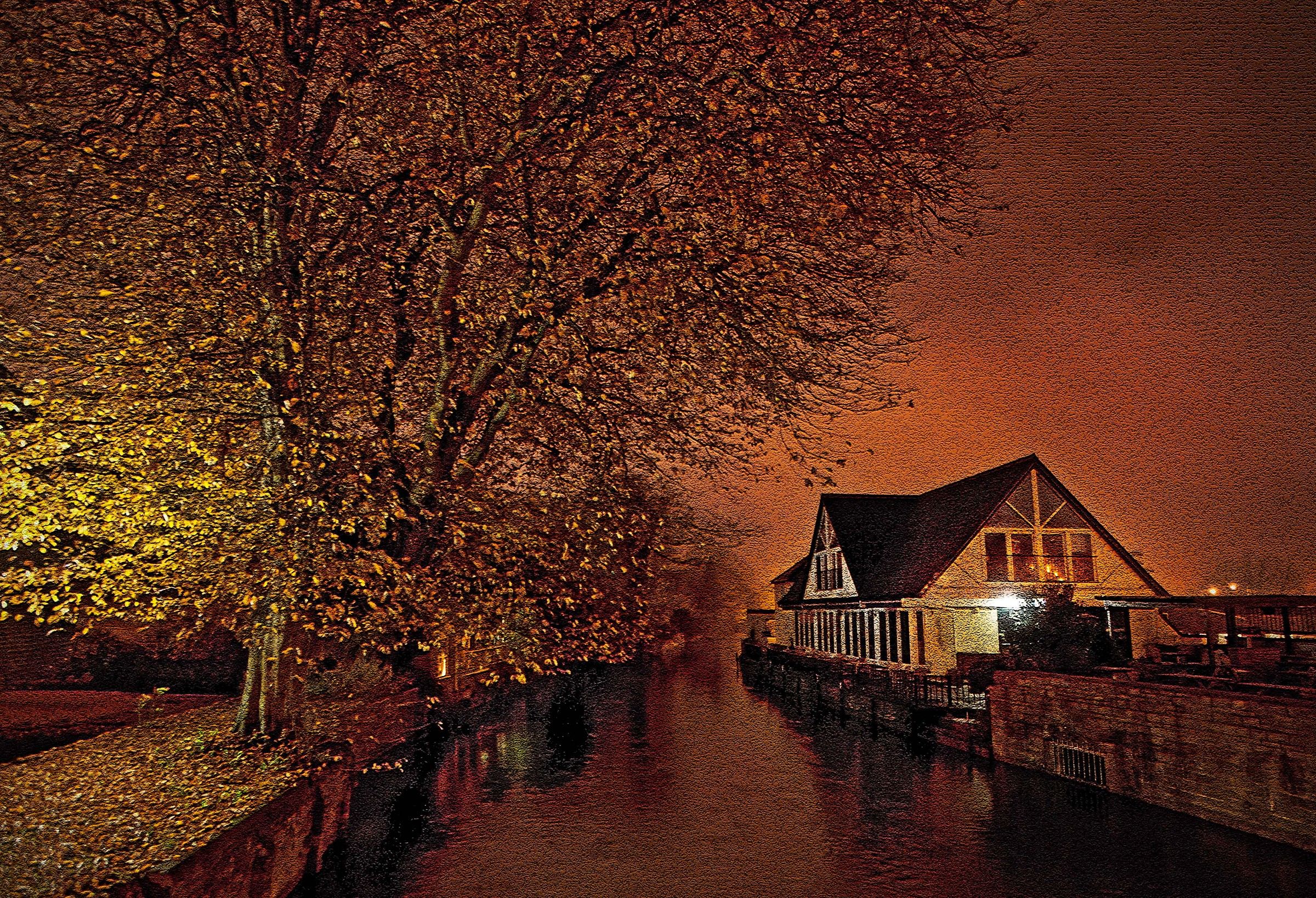 The Boathouse - at Night...