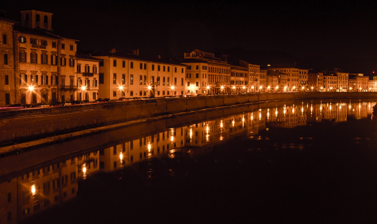 The curve of the Arno at night...