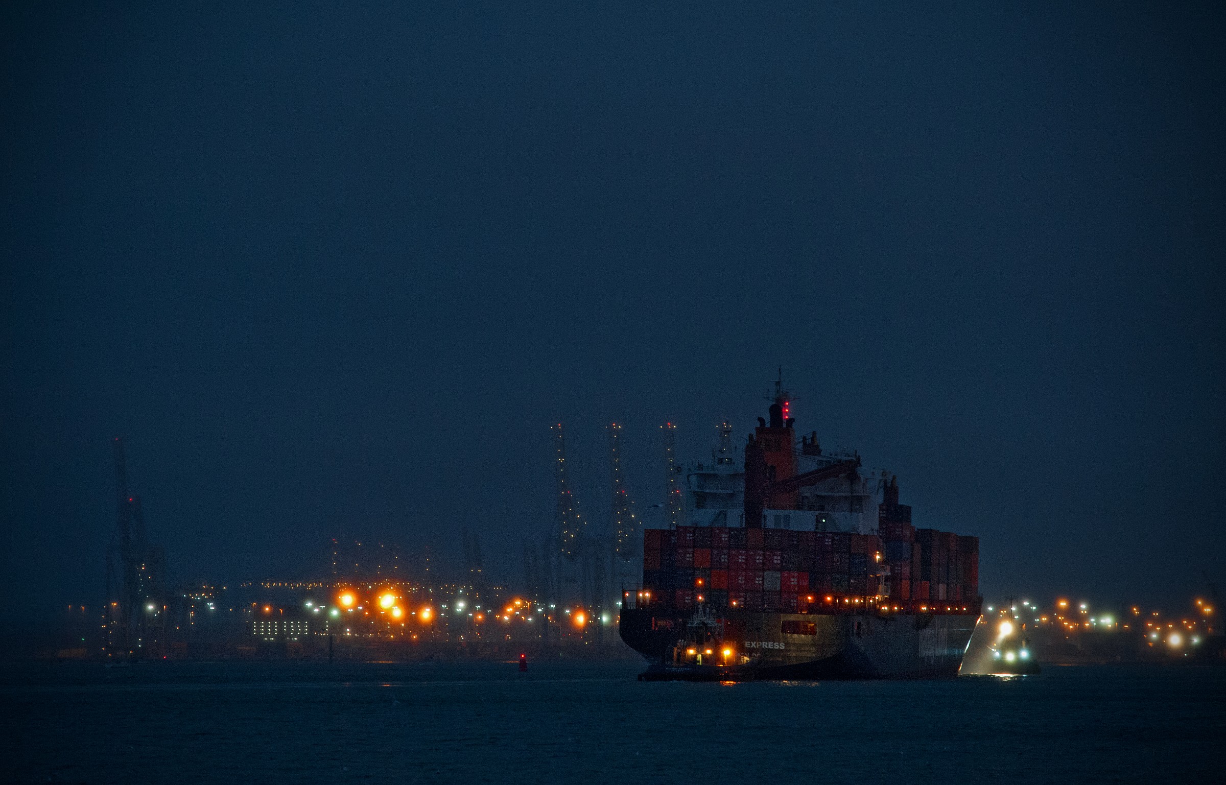 Container Ship sails into Southampton...