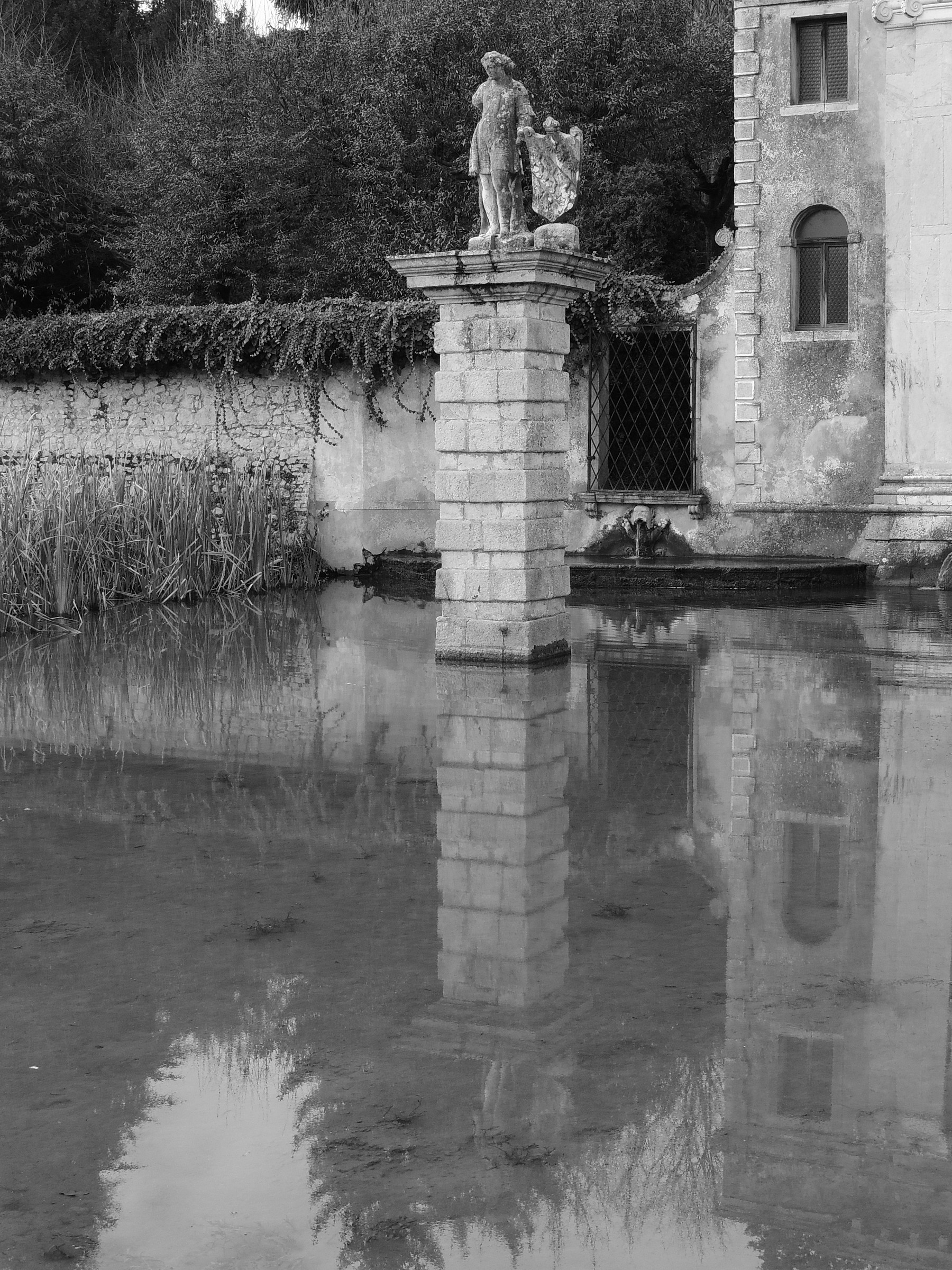 particolare di Porta Diana (giardini di Valsanzibio PD)...