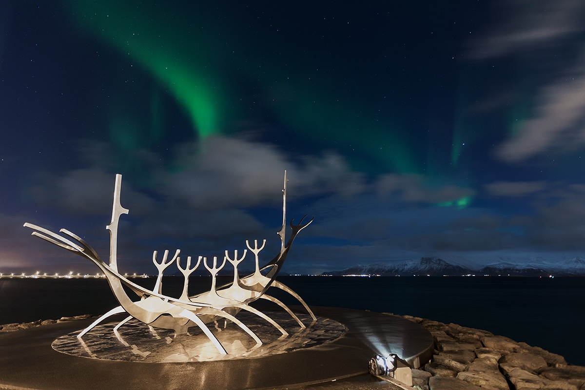 Sun Voyager e aurora boreale in Reykjavik...