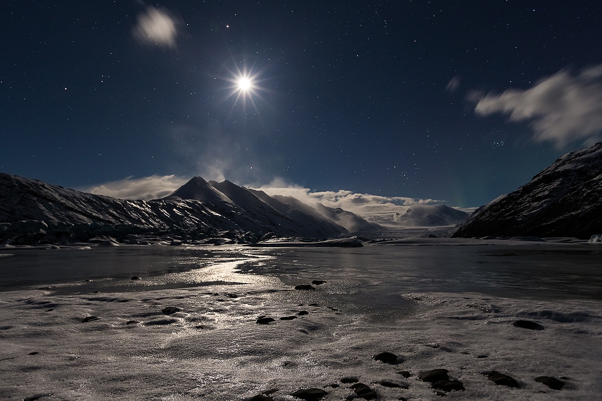 full moon on the glacial lagoon...