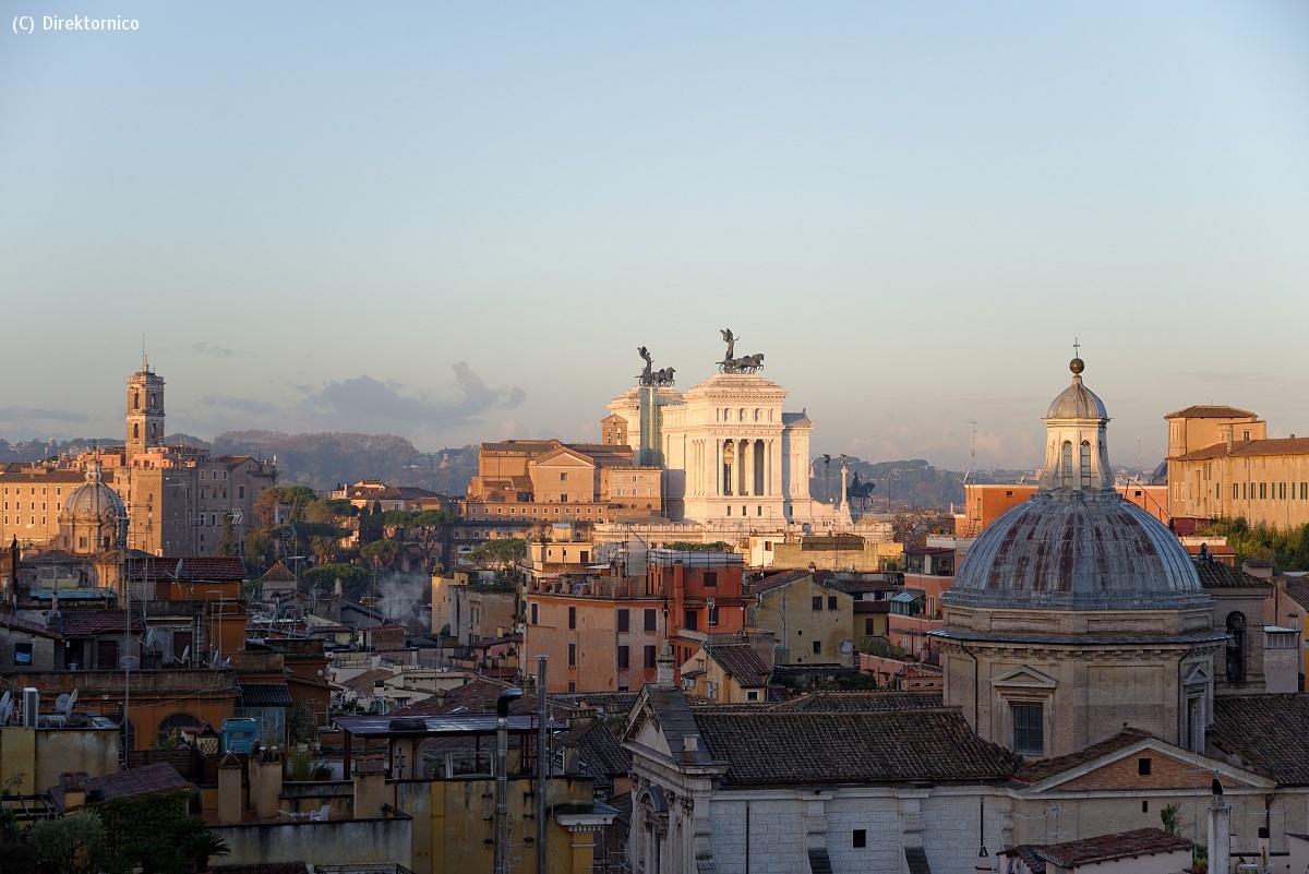 Sunrise over the rooftops of Rome...