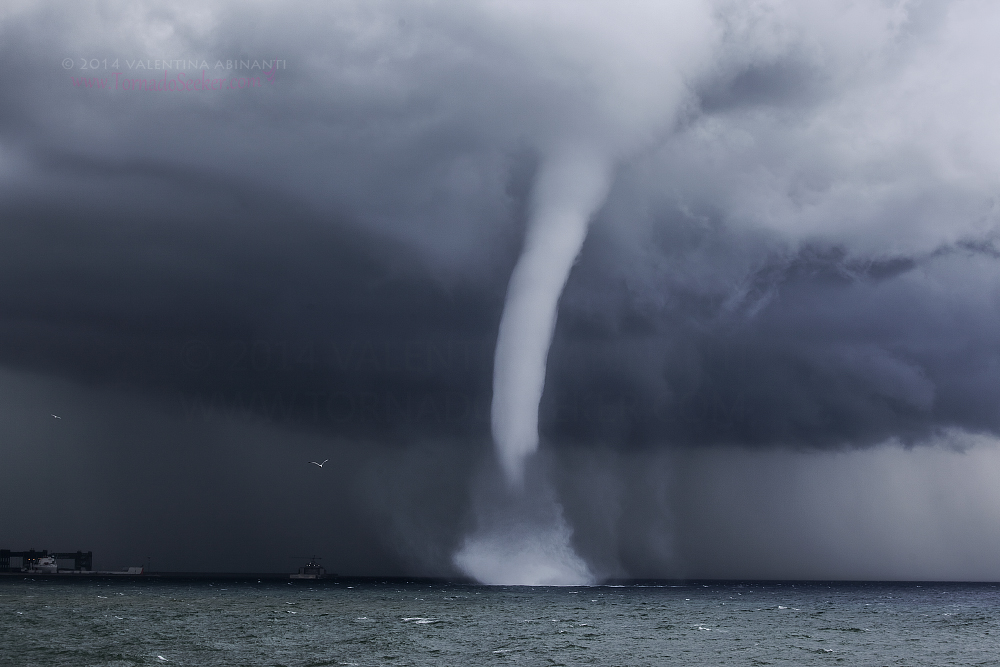 Waterspout in Vesima (g)....