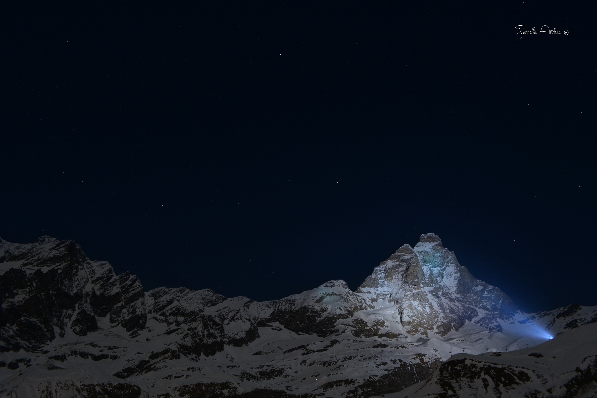 His Majesty the Matterhorn lights !!...