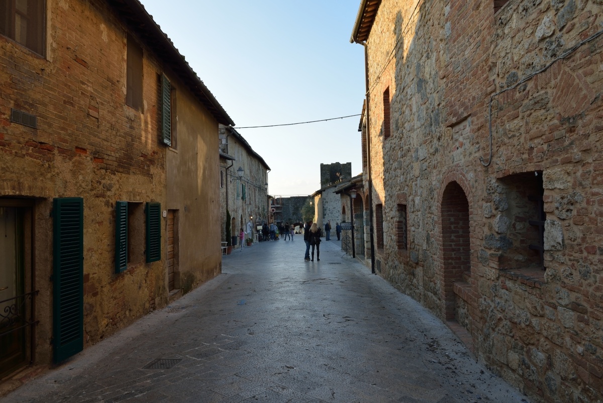 Strada di Monteriggioni...