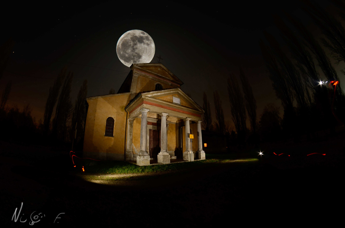 San Michele in Insula in notturna-Facciata...