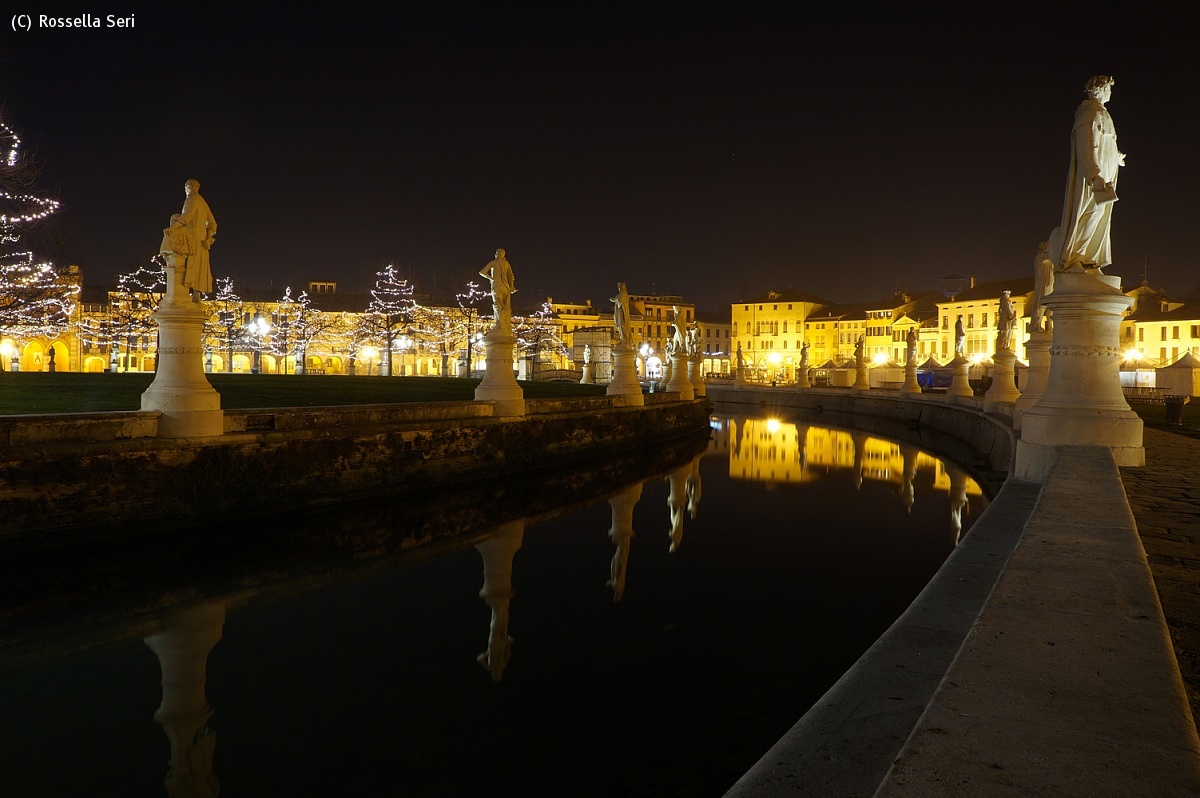 Prato della Valle by night...