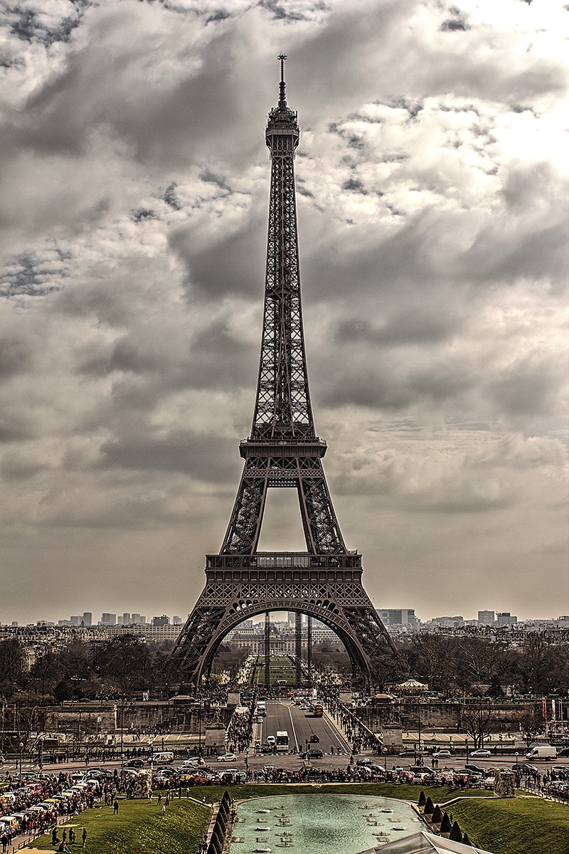 Tour Eiffel Central...
