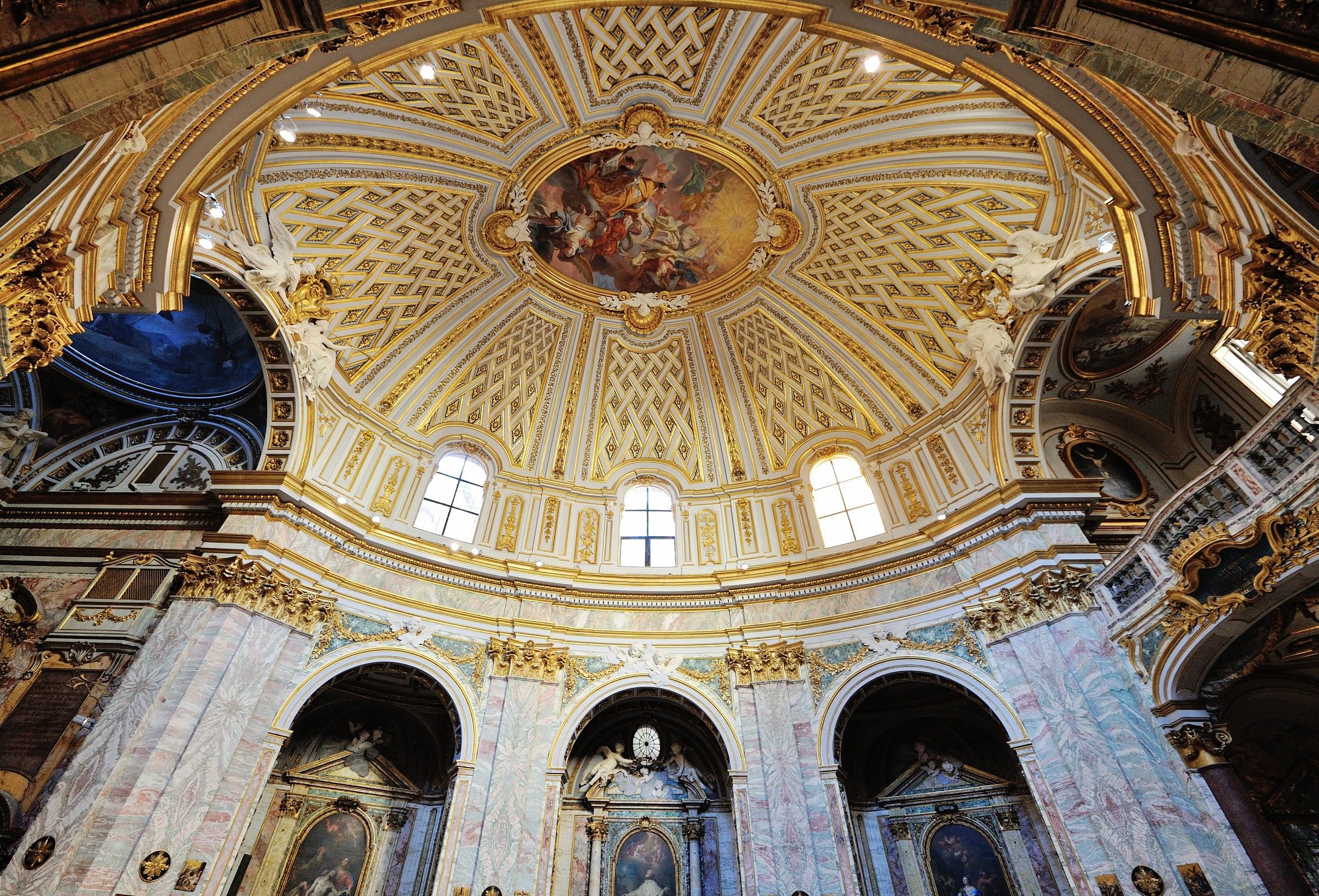 Rome-Holy Trinity of the Spaniards (Interior with the 14mm)...