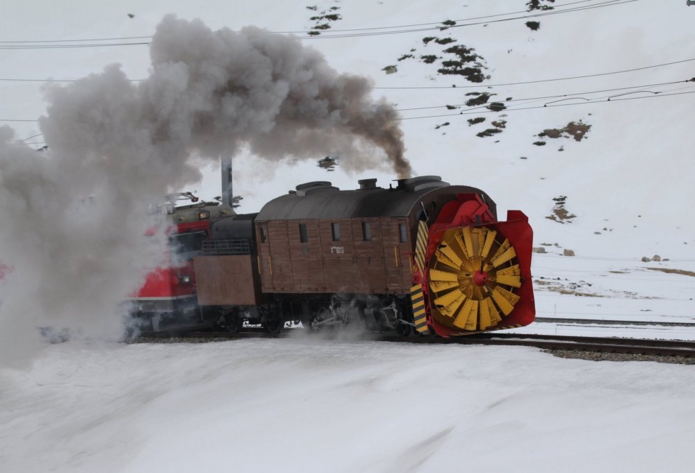 Locomotive snowplow...