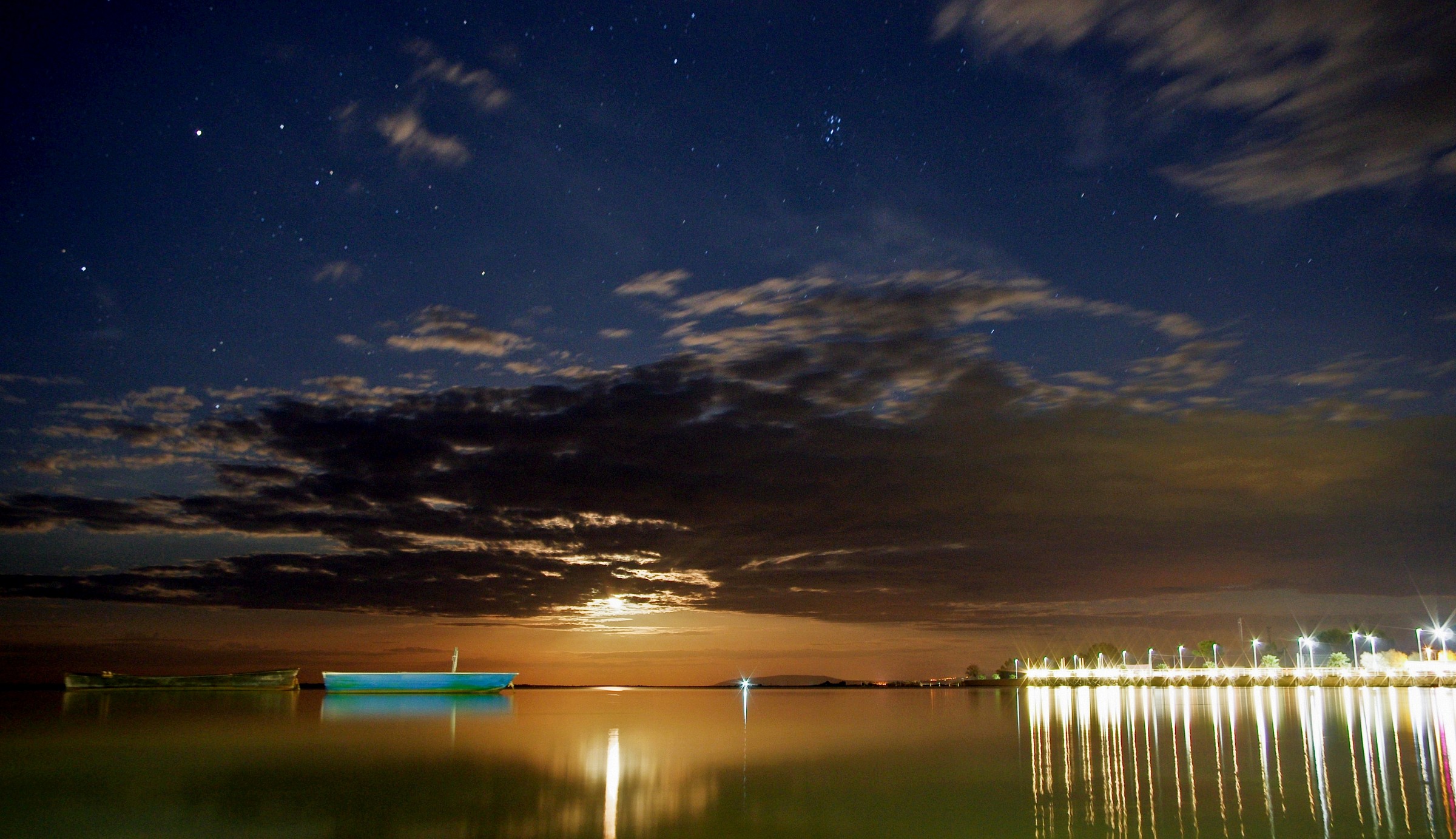 Full moon, starry sky...