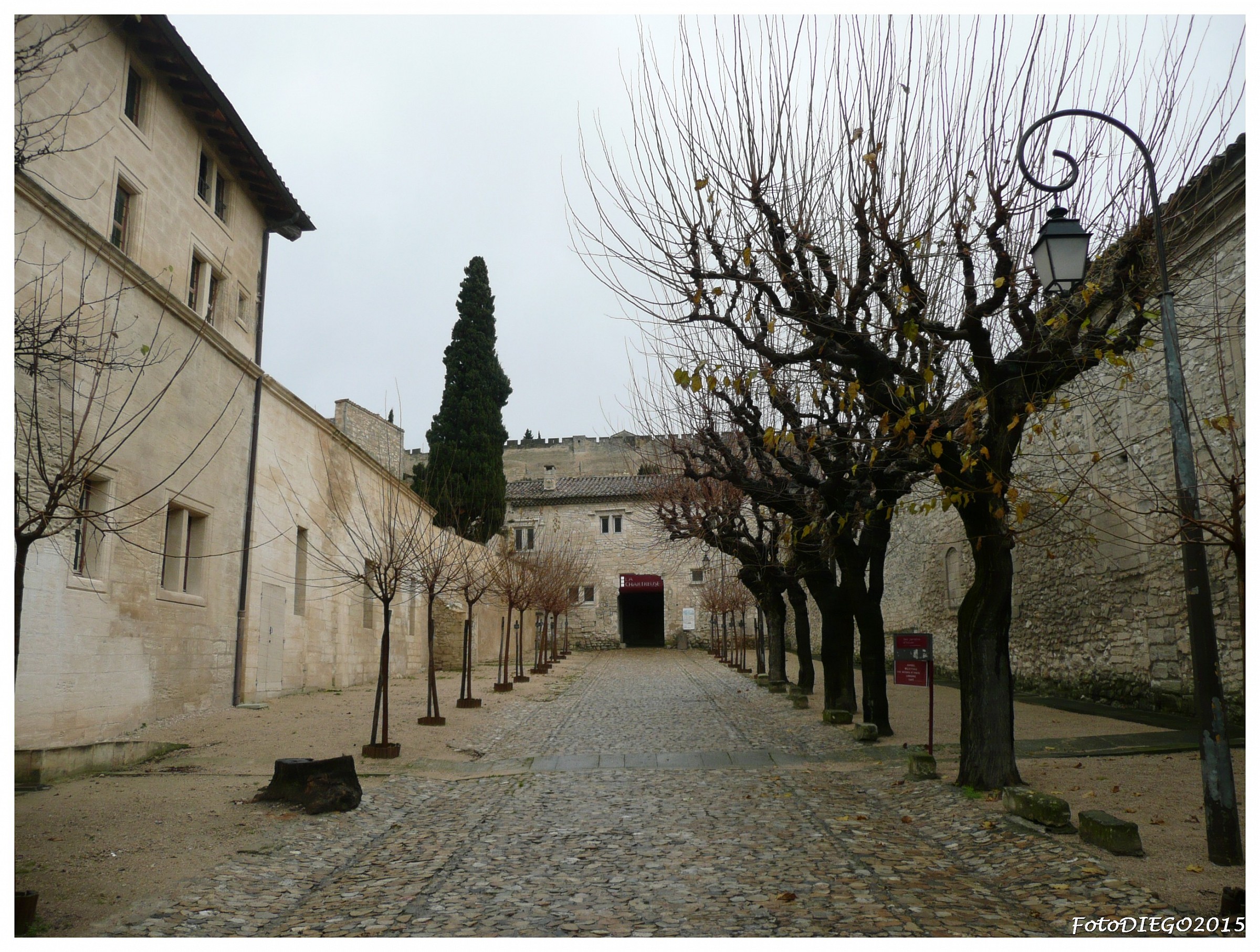 Villeneuve, entrance to the Certosa...