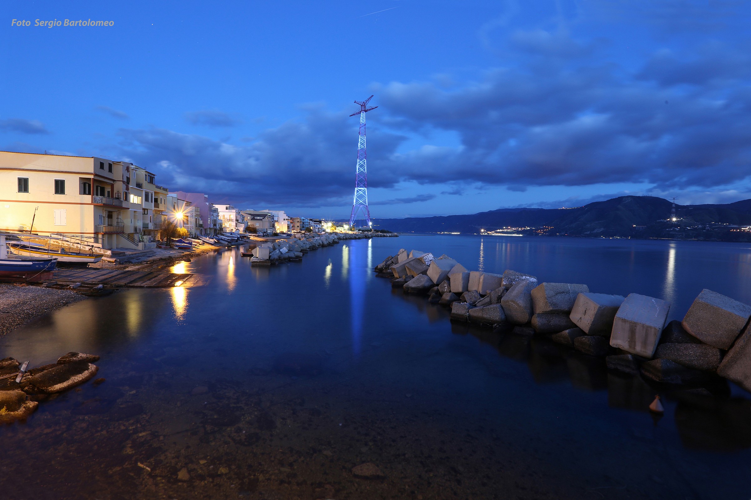 l'ora blu al paese di "Faro" (Messina)...
