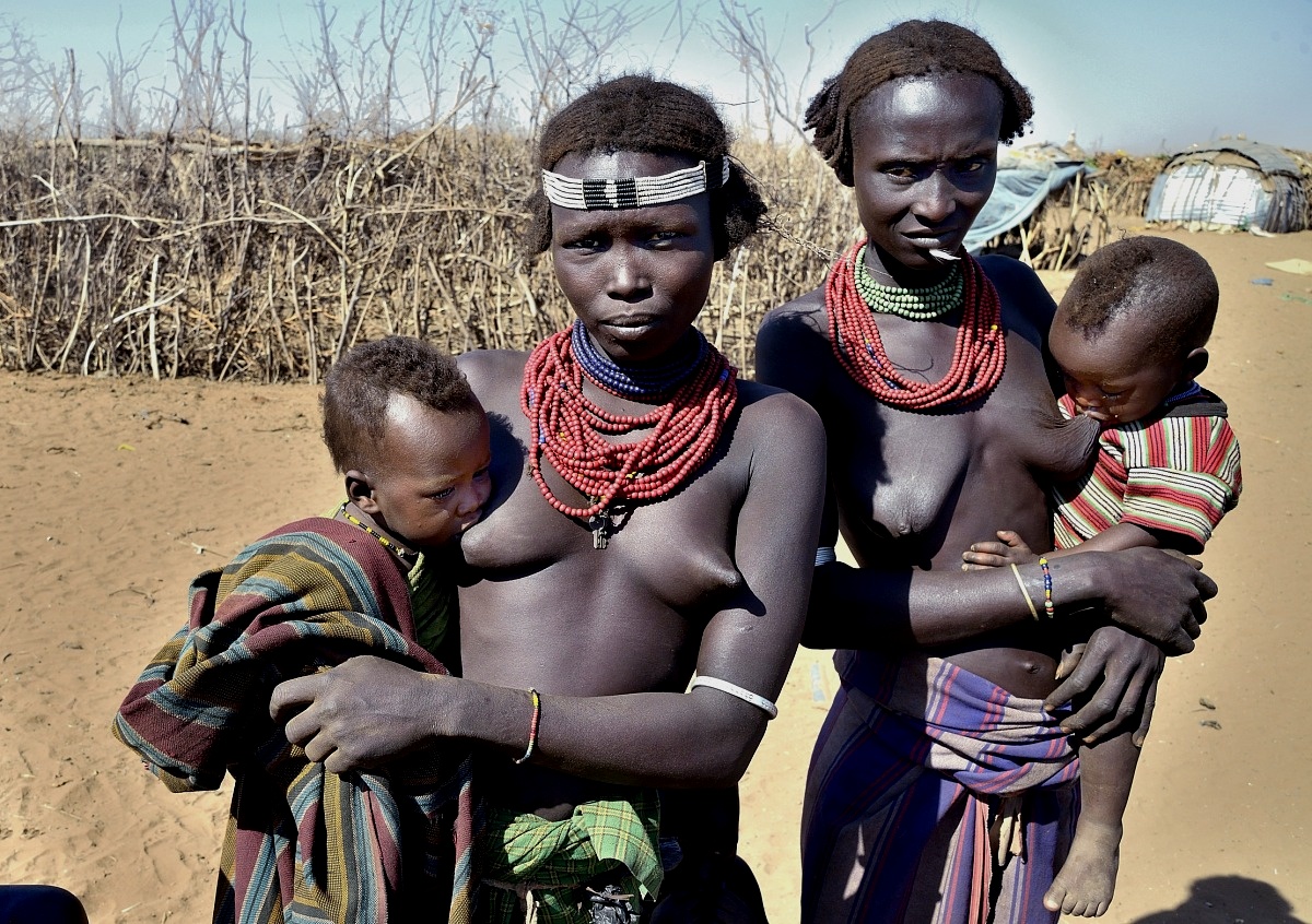 Ethiopia 2015 -Women Dassanech with children...
