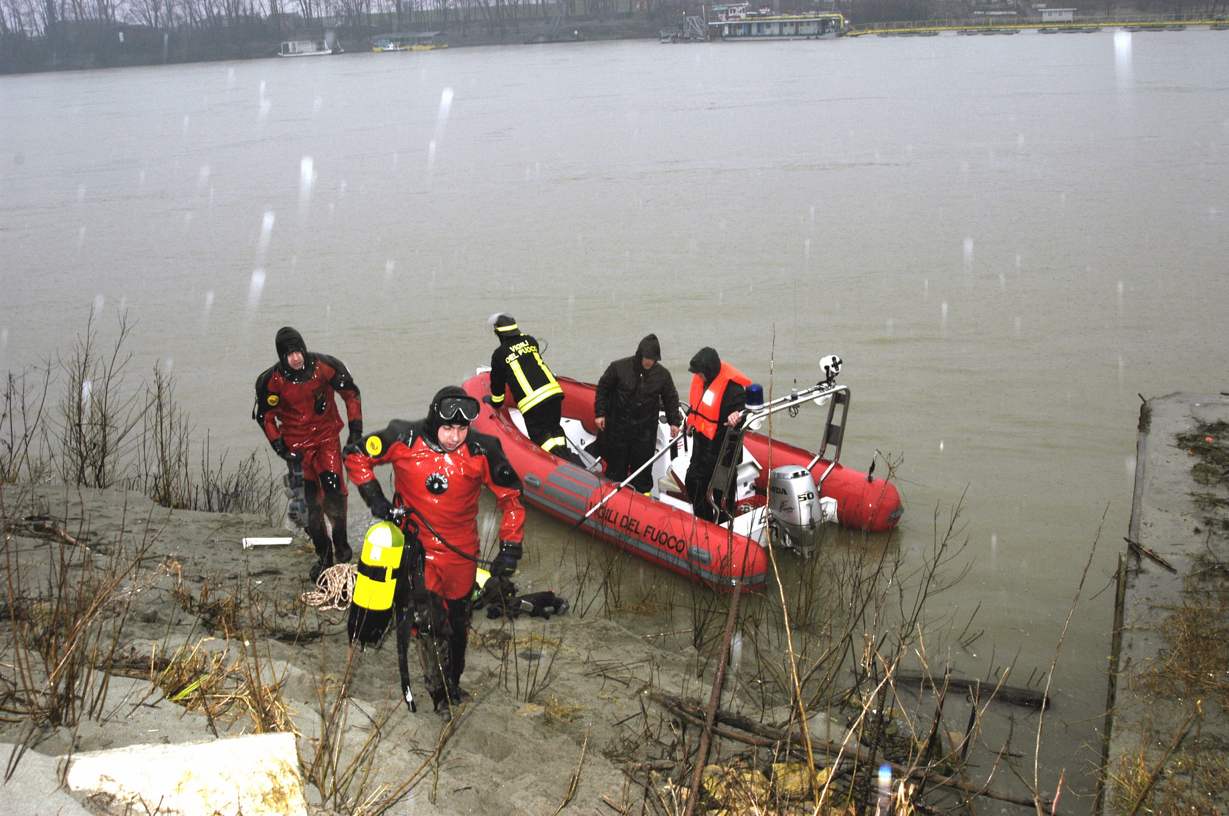 Search person drowned...