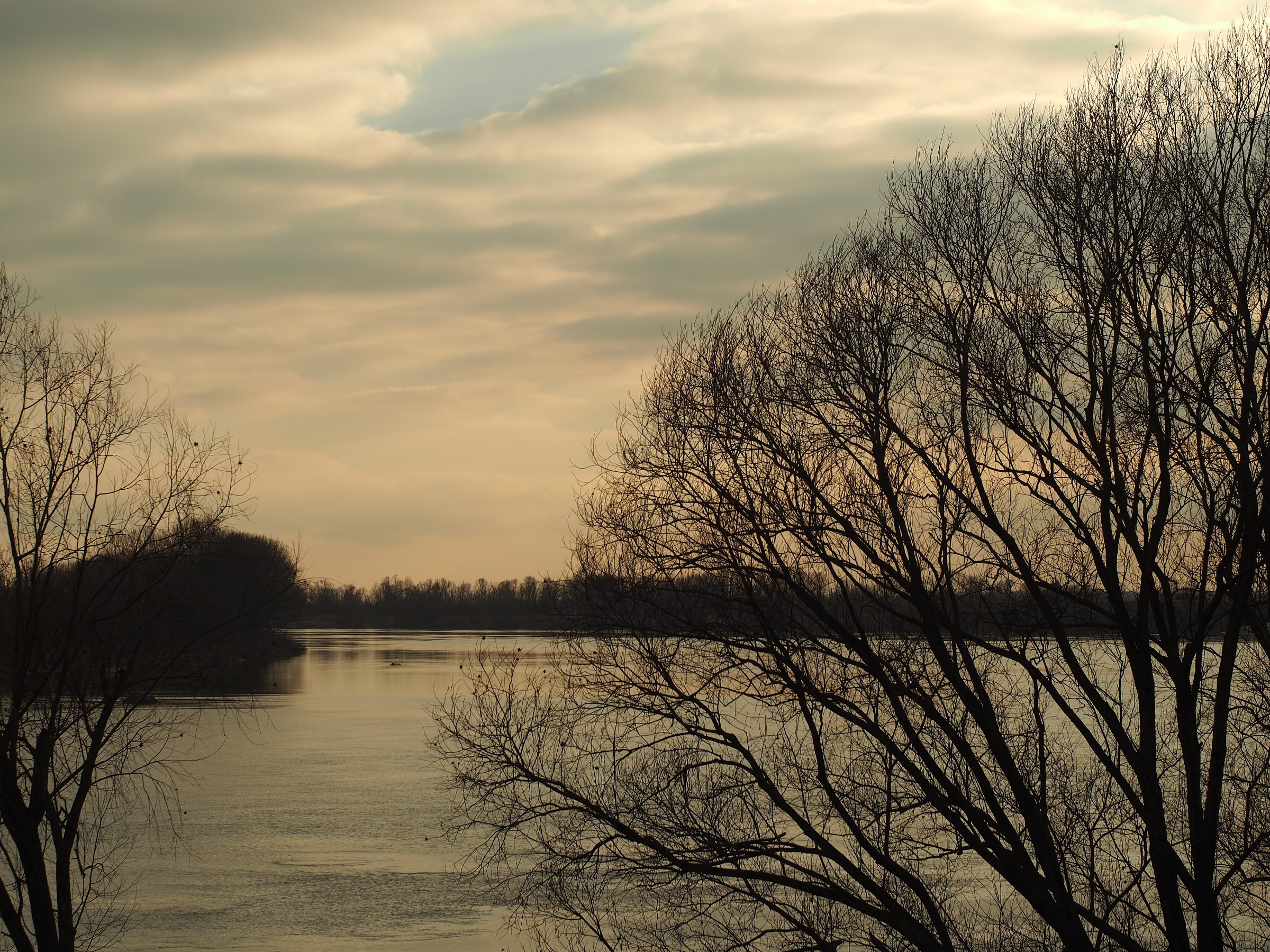 Il grande fiume in un pomeriggio d'inverno...