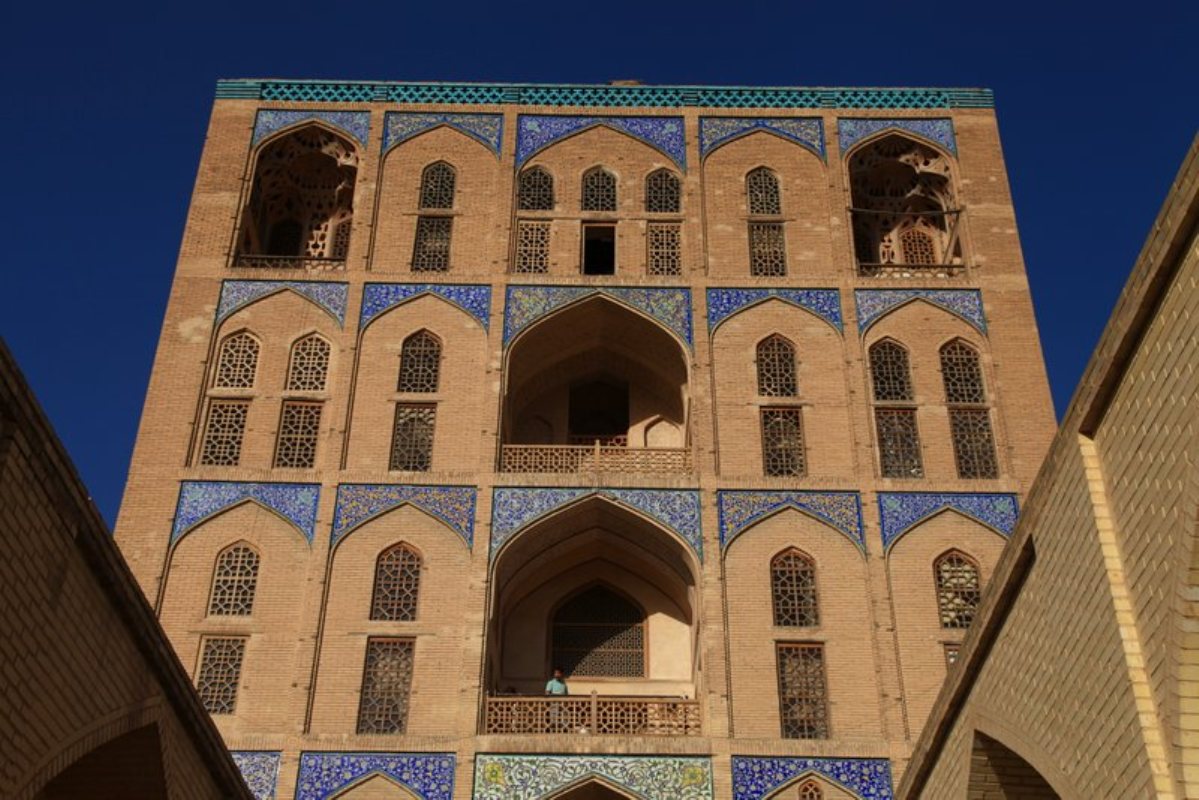 Ali Qapu...