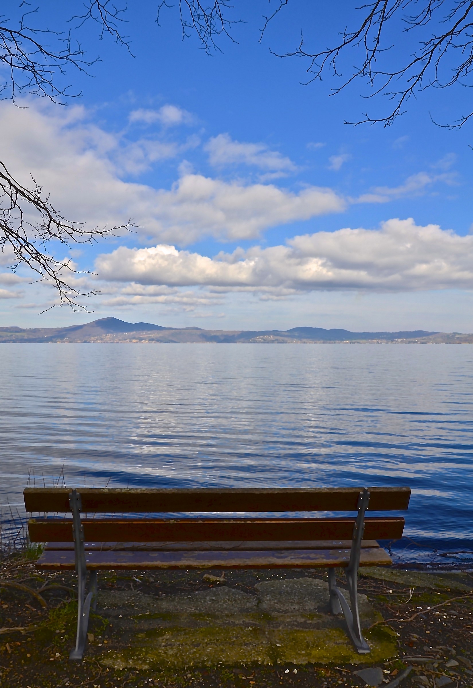 Guardando il lago......