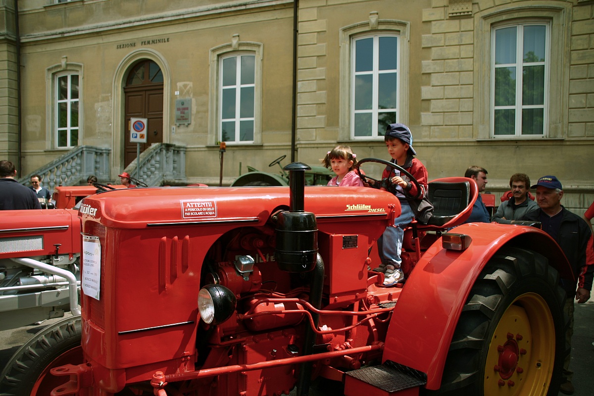 Children of Tractor...