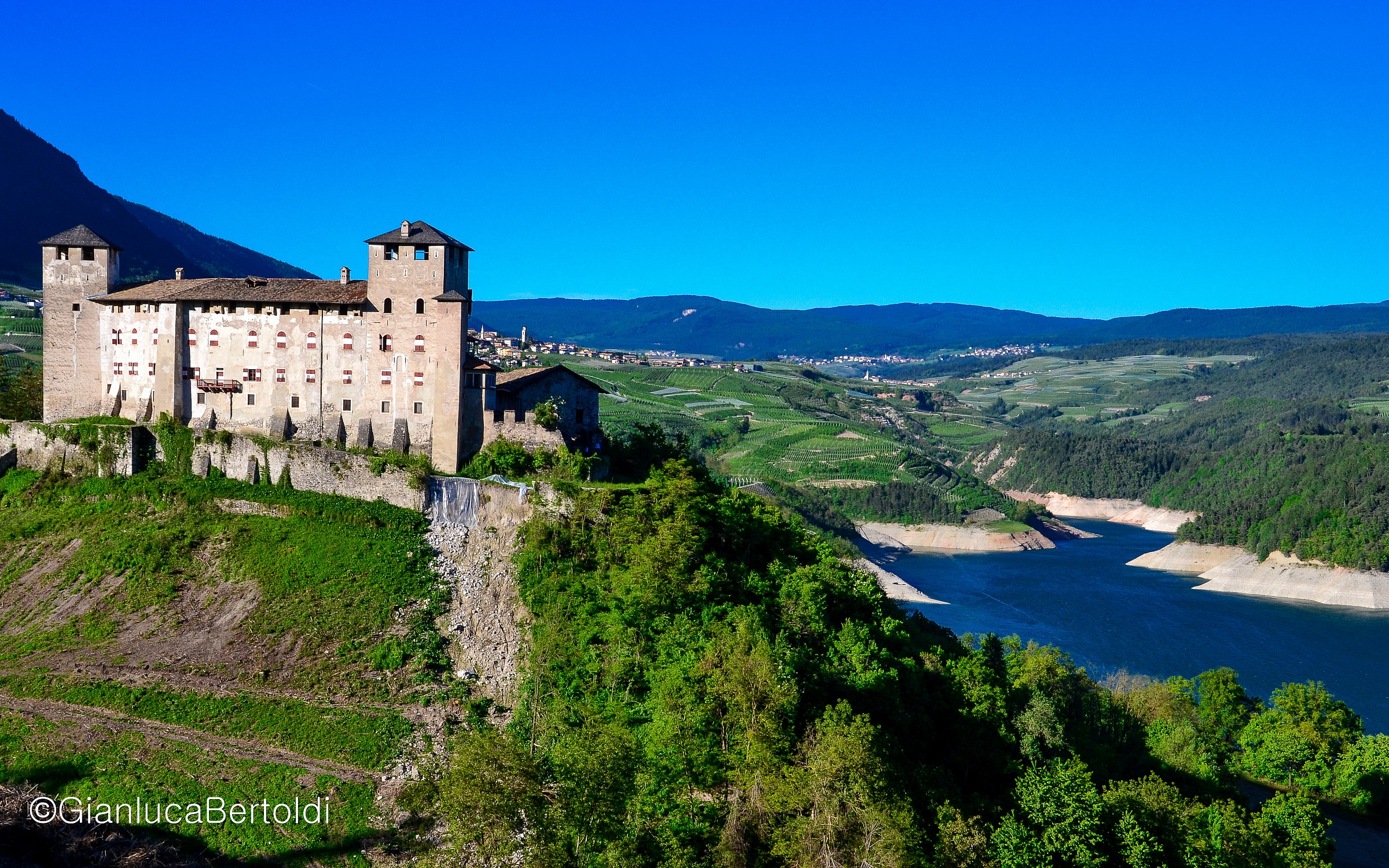 Castello e lago...