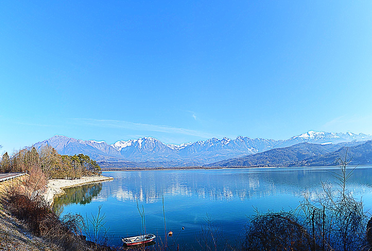 Overview Lake Santa Croce...
