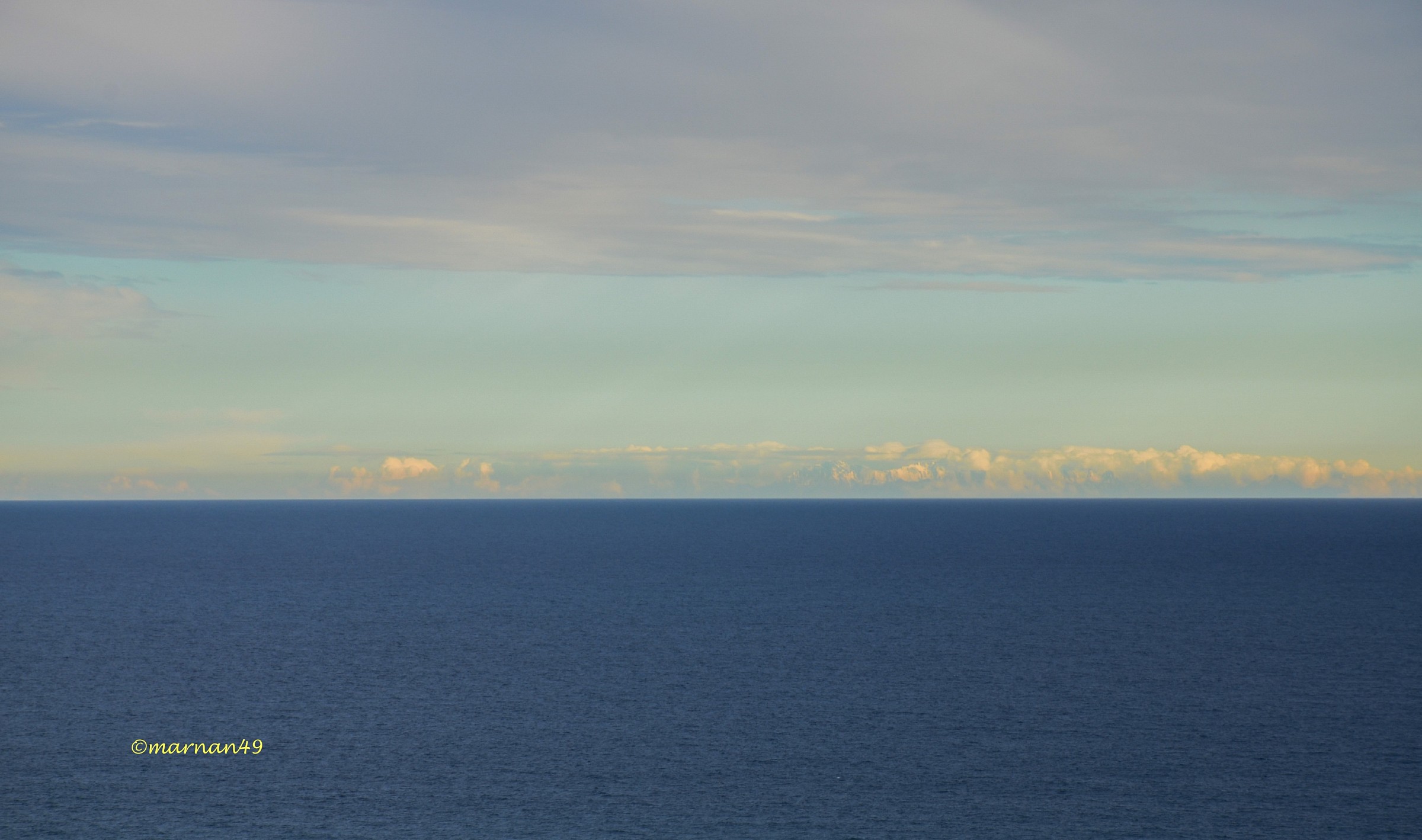 Corsica innevata con nuvole...