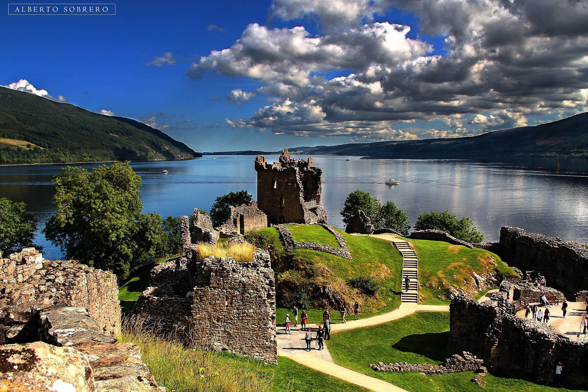 Scotland - Urquhart Castle & Loch Ness...