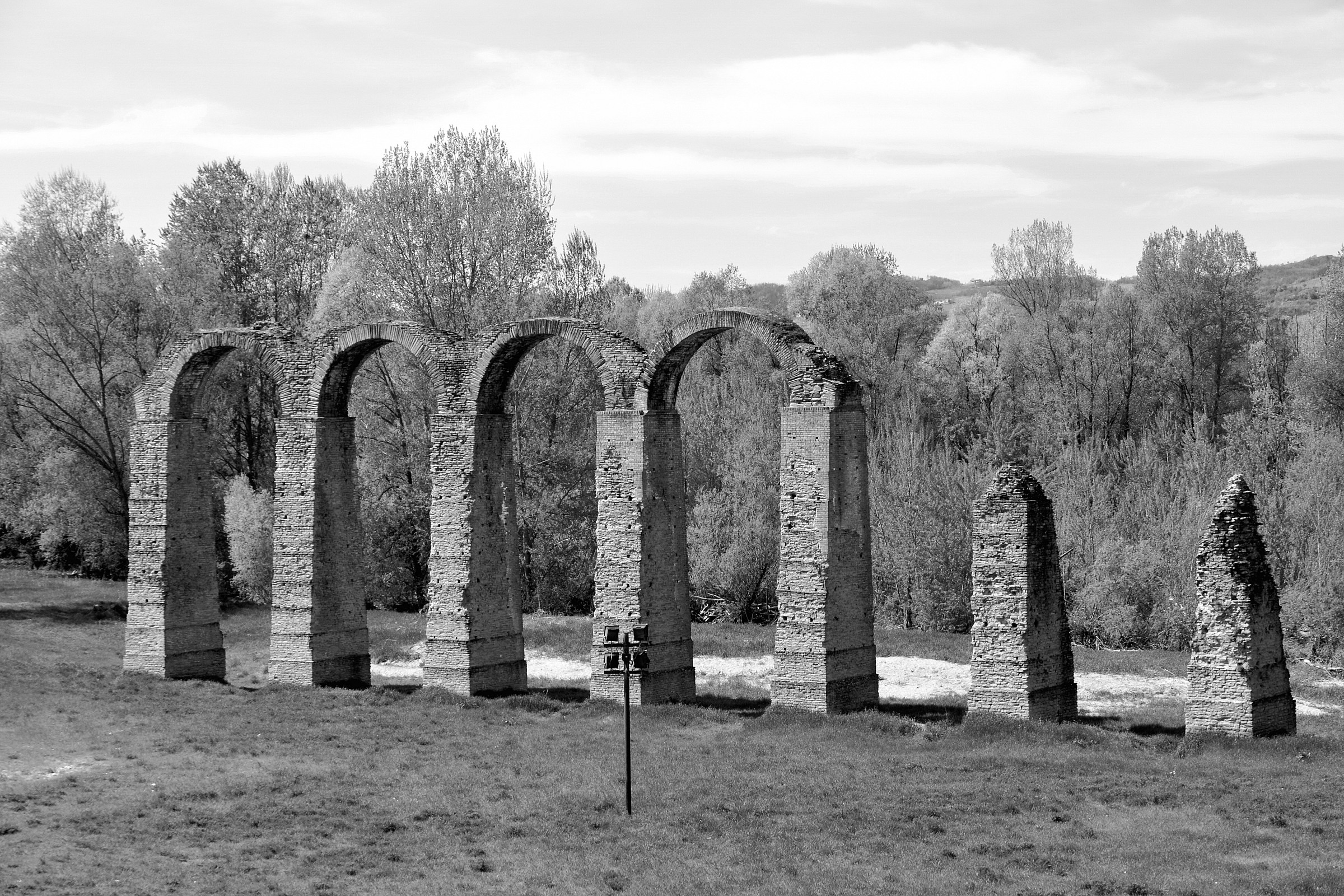 Acqui Terme: Roman aqueduct...