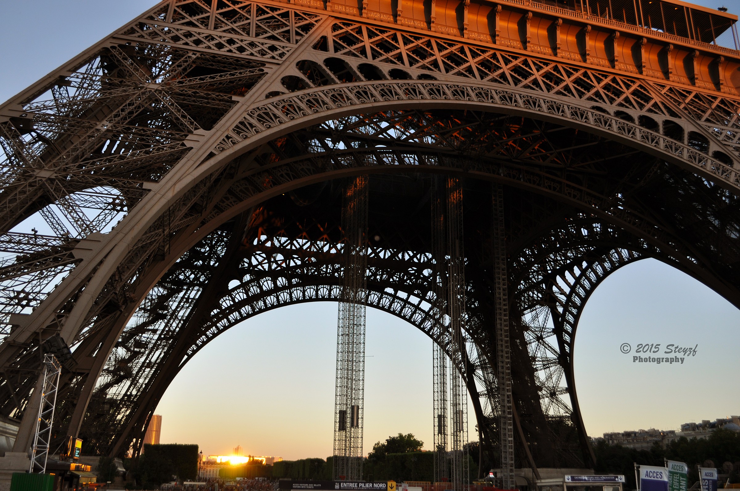 Tour Eiffel...