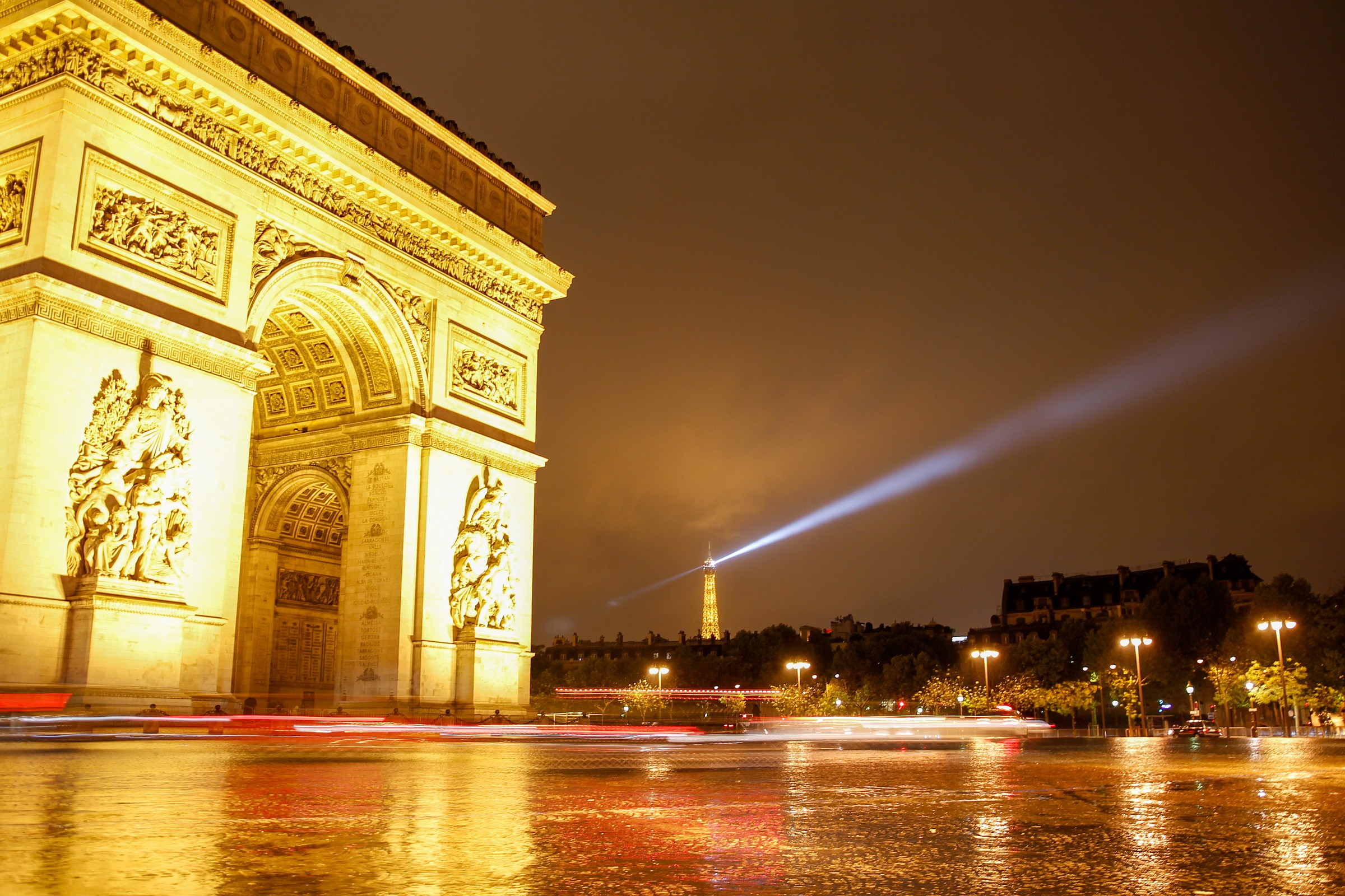 Place Charles de Gaulle...