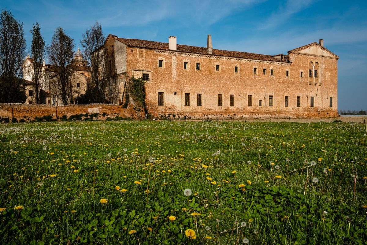 Un gioiello tra i campi 2...