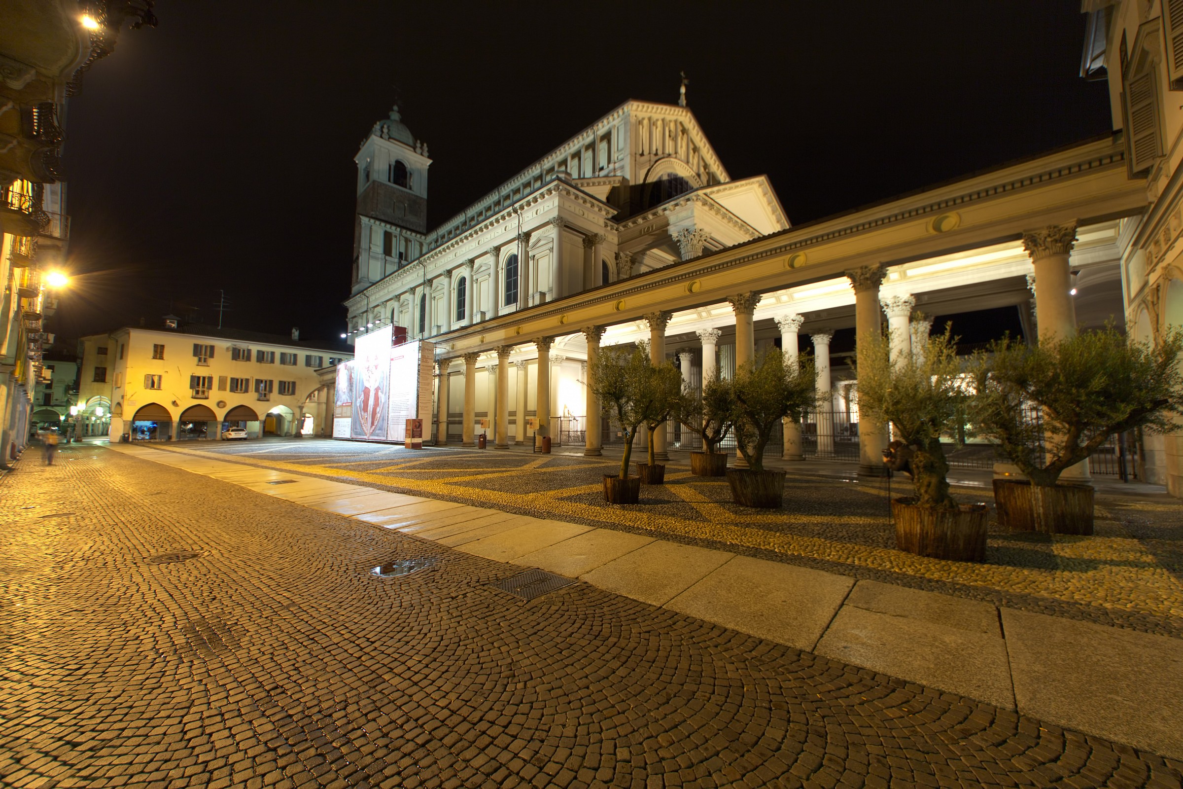Novara Cathedral Square at Night ......