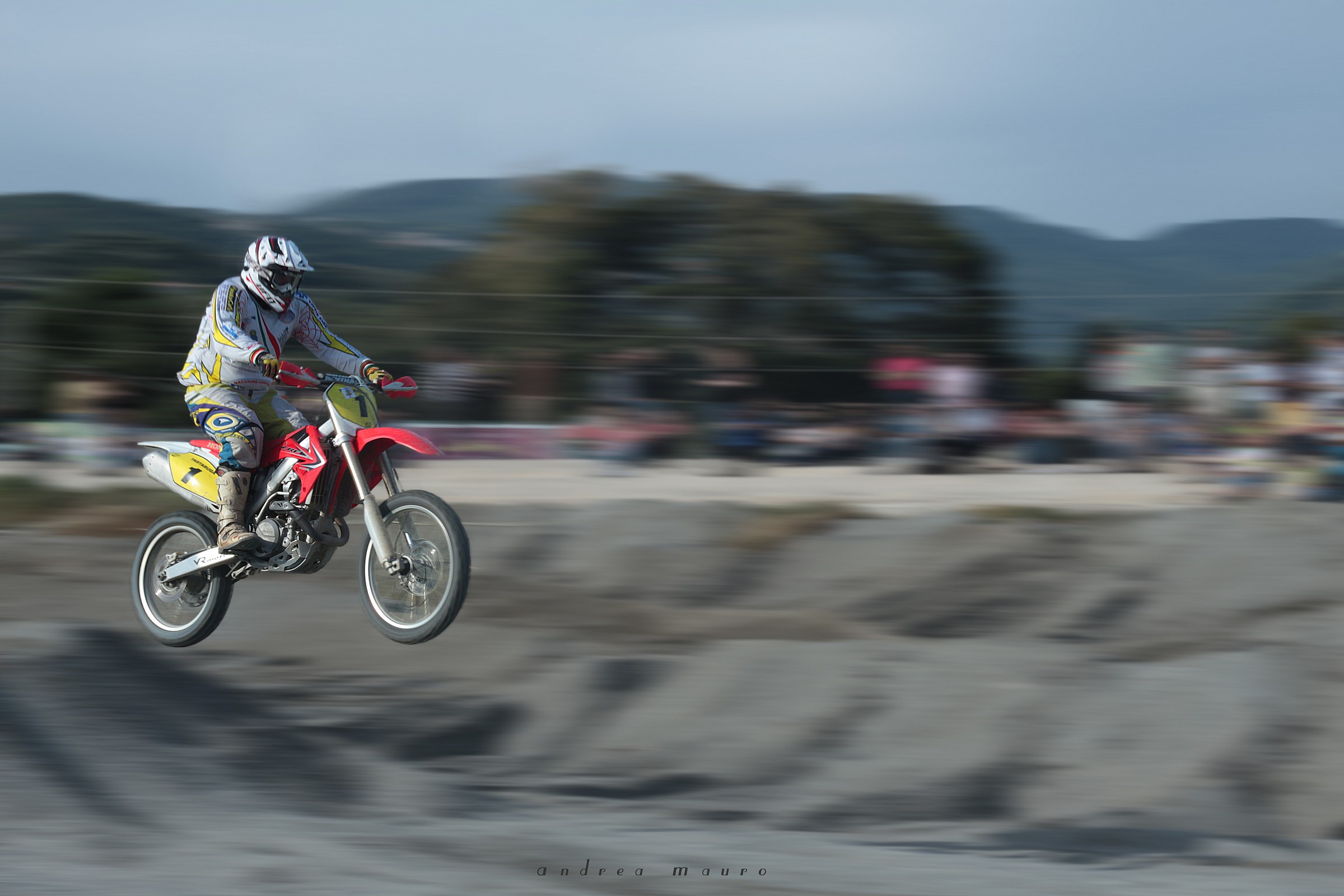 Motociclista in panning...