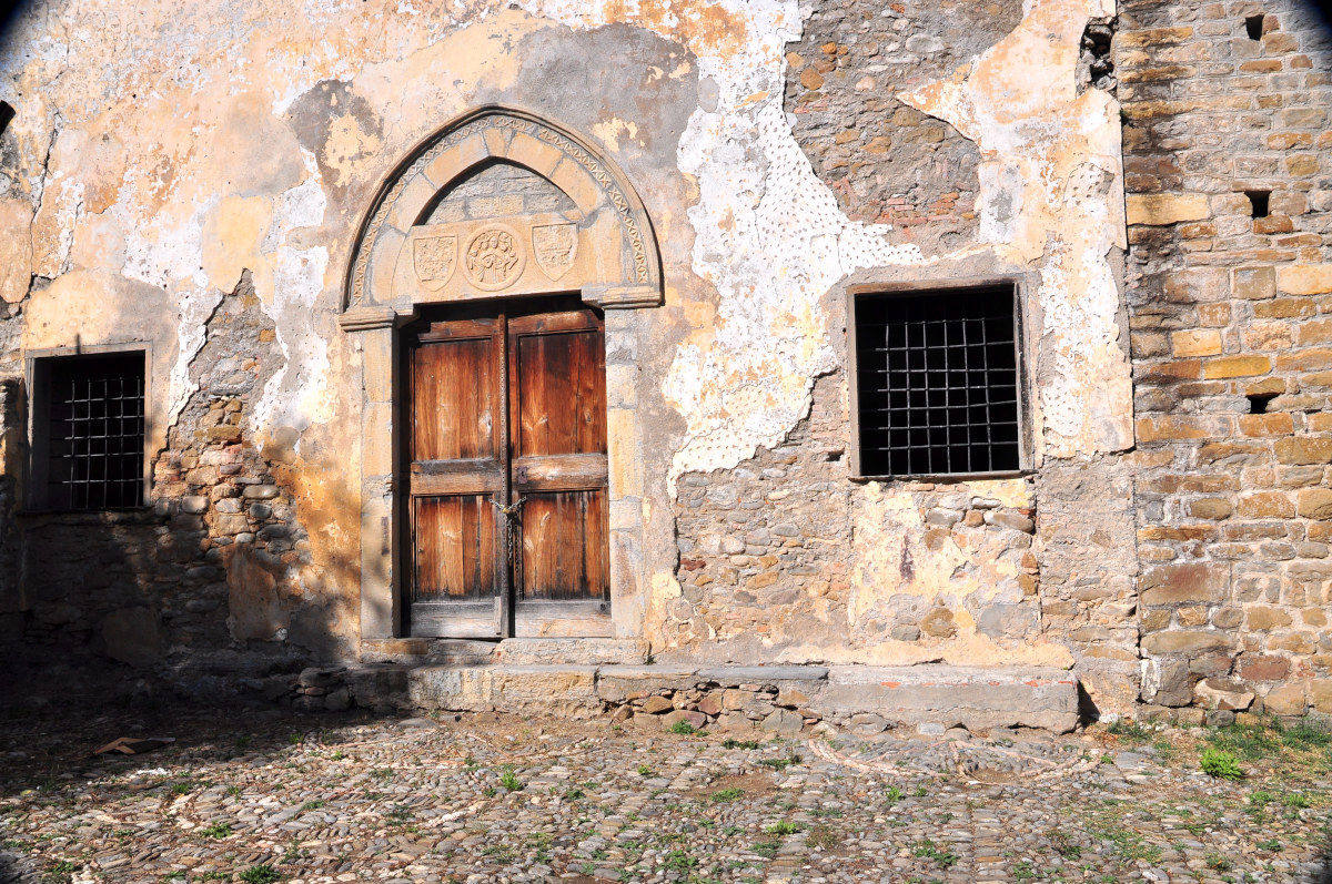 Taggia(Imperia).Chiesa medioevale in abbandono....